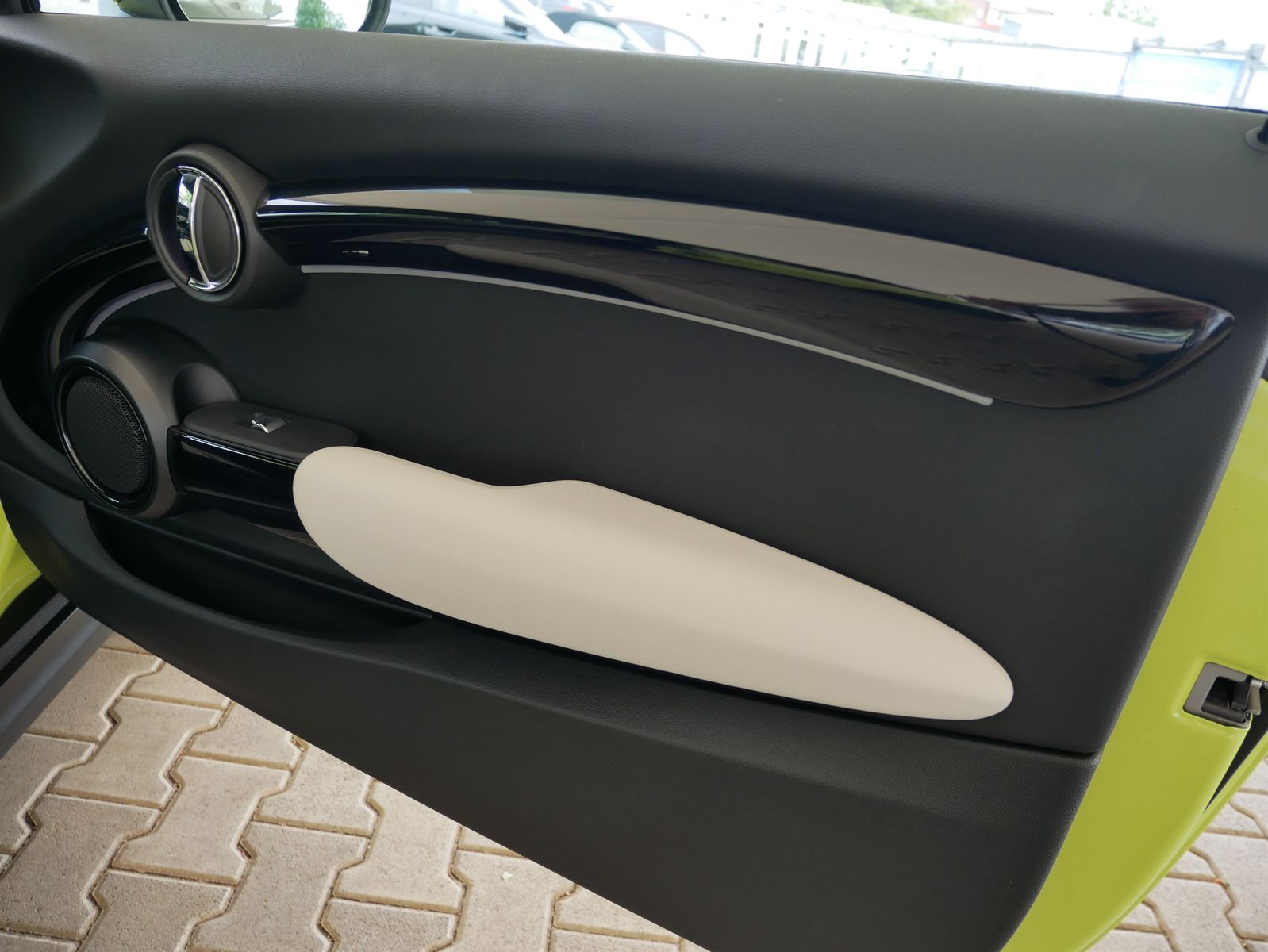 MINI Cooper Cabrio - Samsaru's Car Outlet