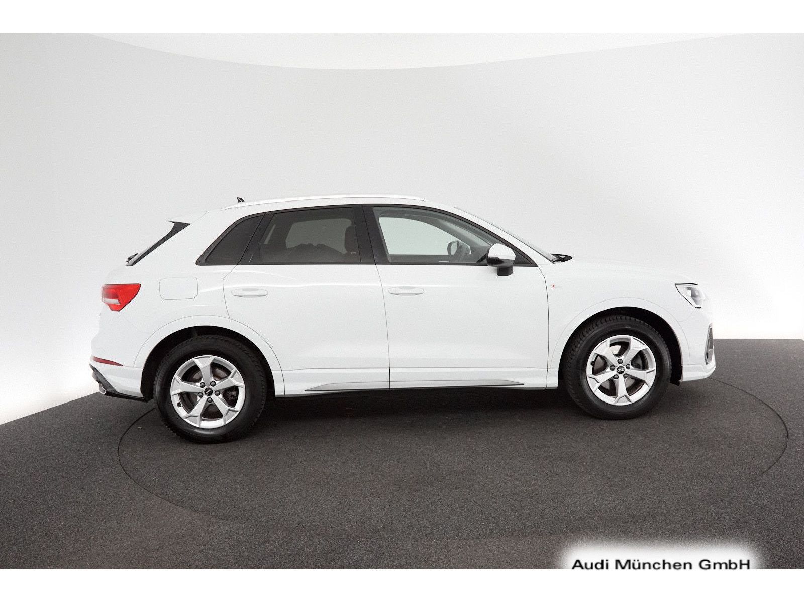 Audi Q3 35 TDI qu. S tronic S line - Samsaru's Car Outlet