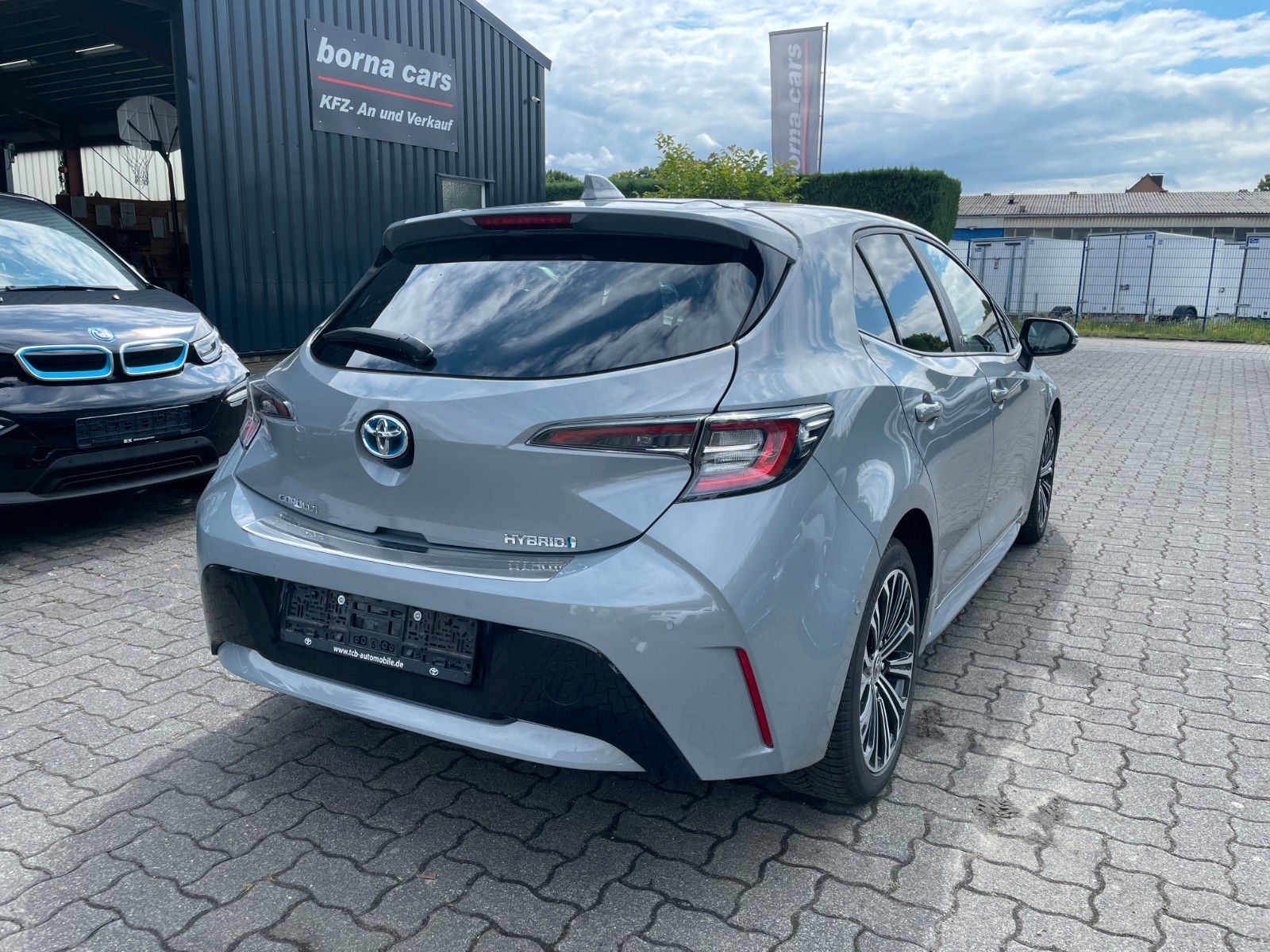 Toyota Corolla Hybrid - Samsaru's Car Outlet