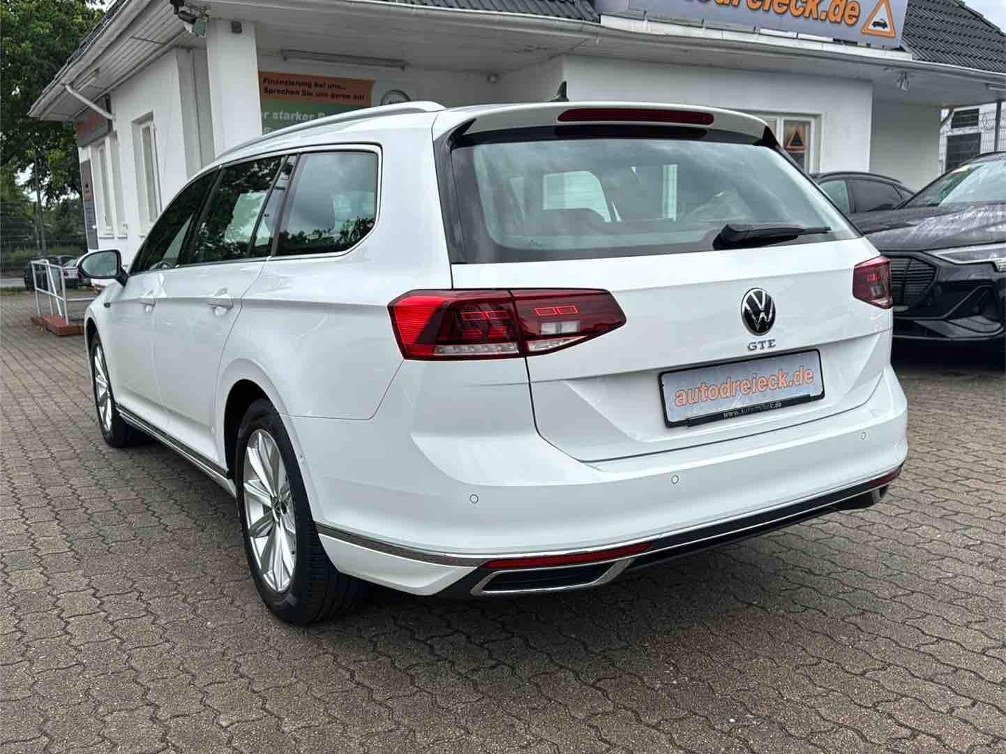 Volkswagen Passat Variant GTE - Samsaru's Car Outlet