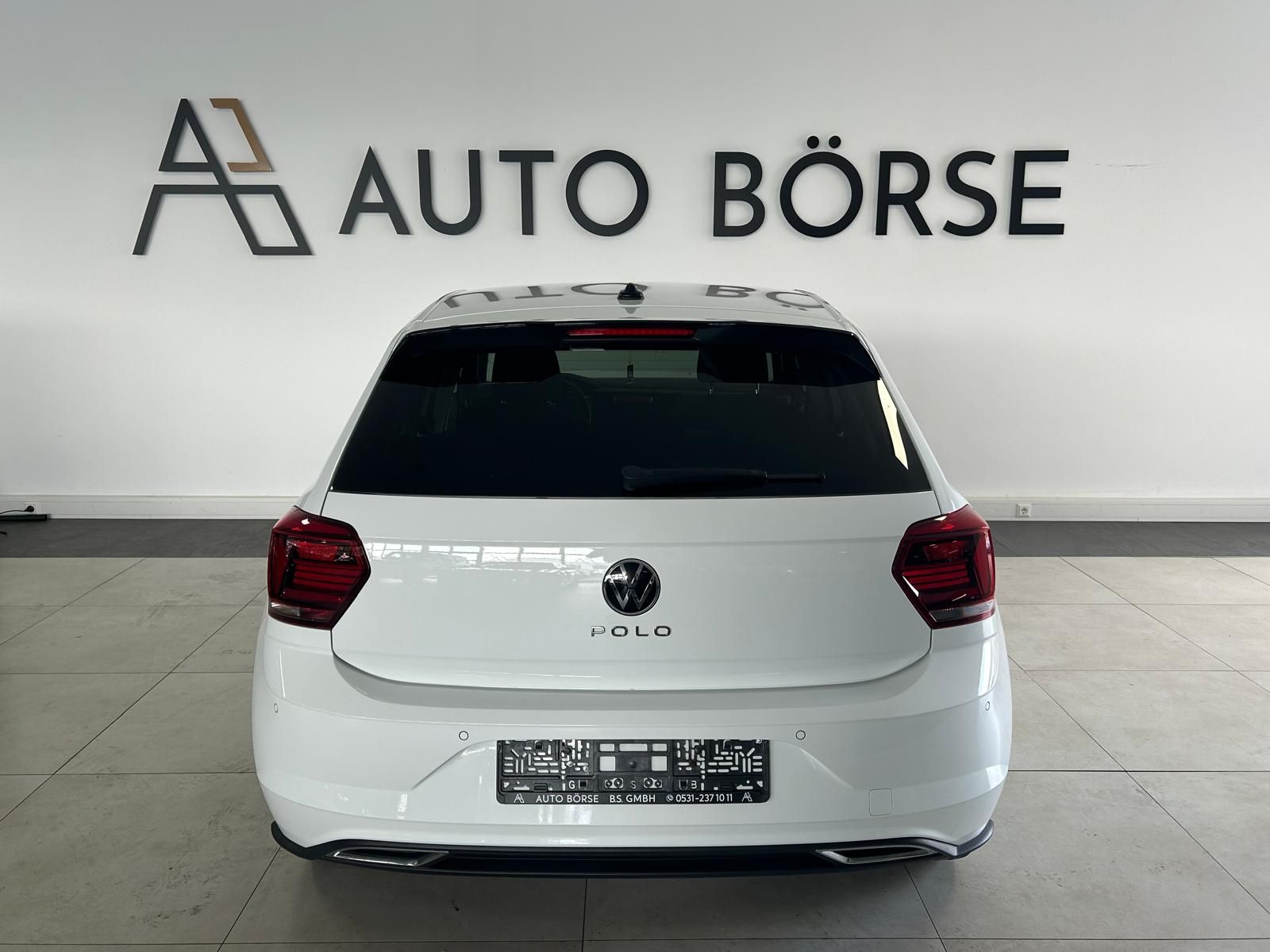 Volkswagen Polo VI 1.0 TSI DSG HIGHLINE - Samsaru's Car Outlet