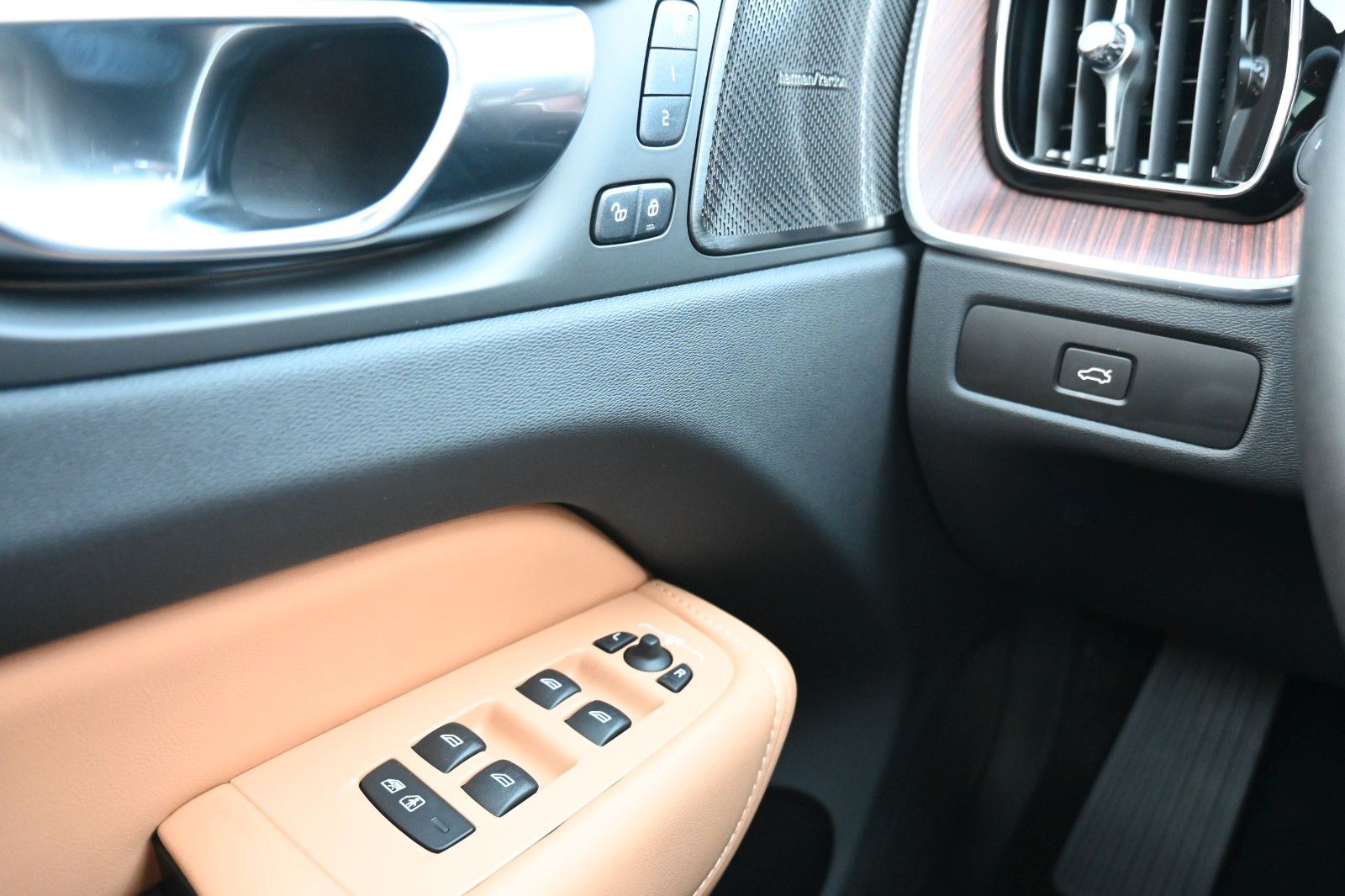 Volvo XC60 B4 D AWD Ultimate Dark*STDHZG*360°*ACC*AHK