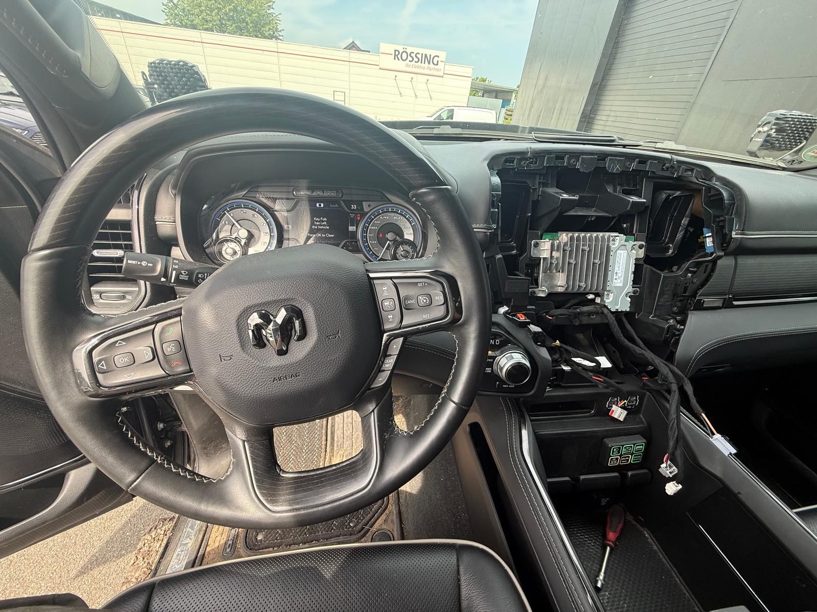 Dodge RAM HEMI 5.7 1500 Limited Crew Cab LB Off-Road