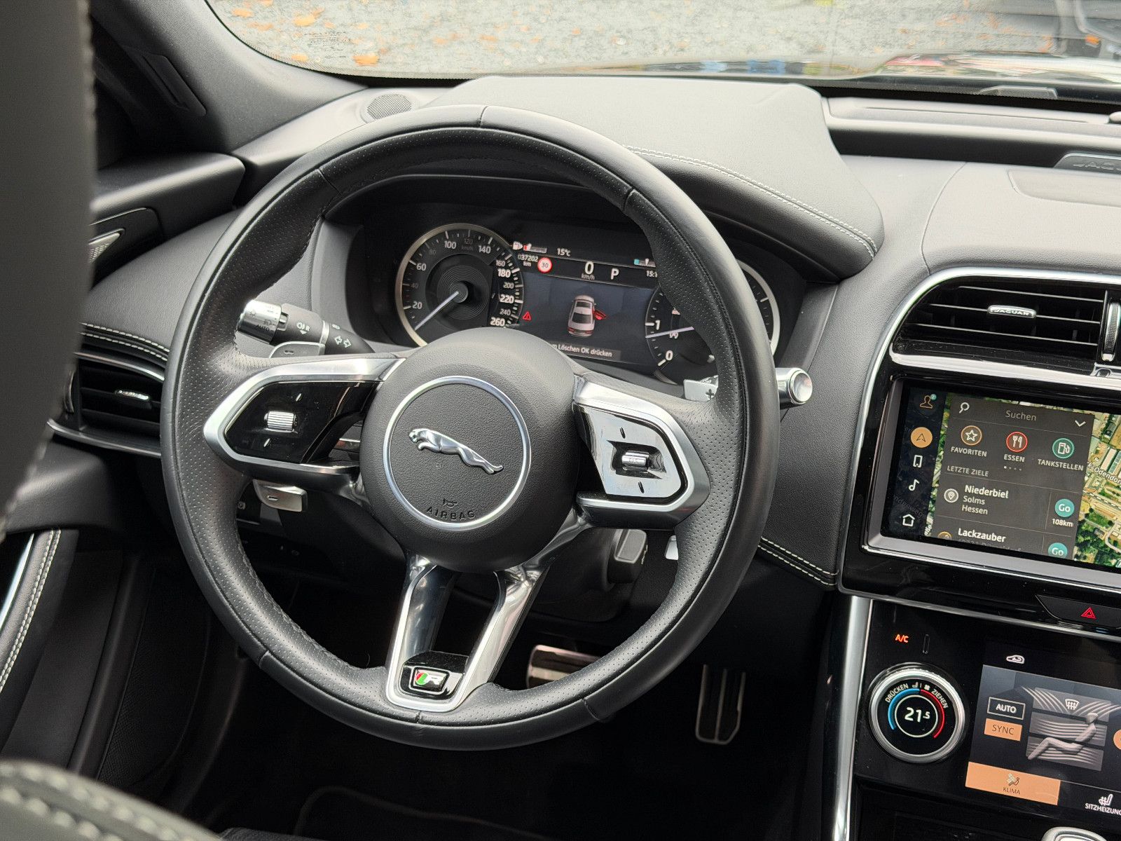 Jaguar XE R-Dynamic Black/PANO/360''KAM/MERIDIAN/LED