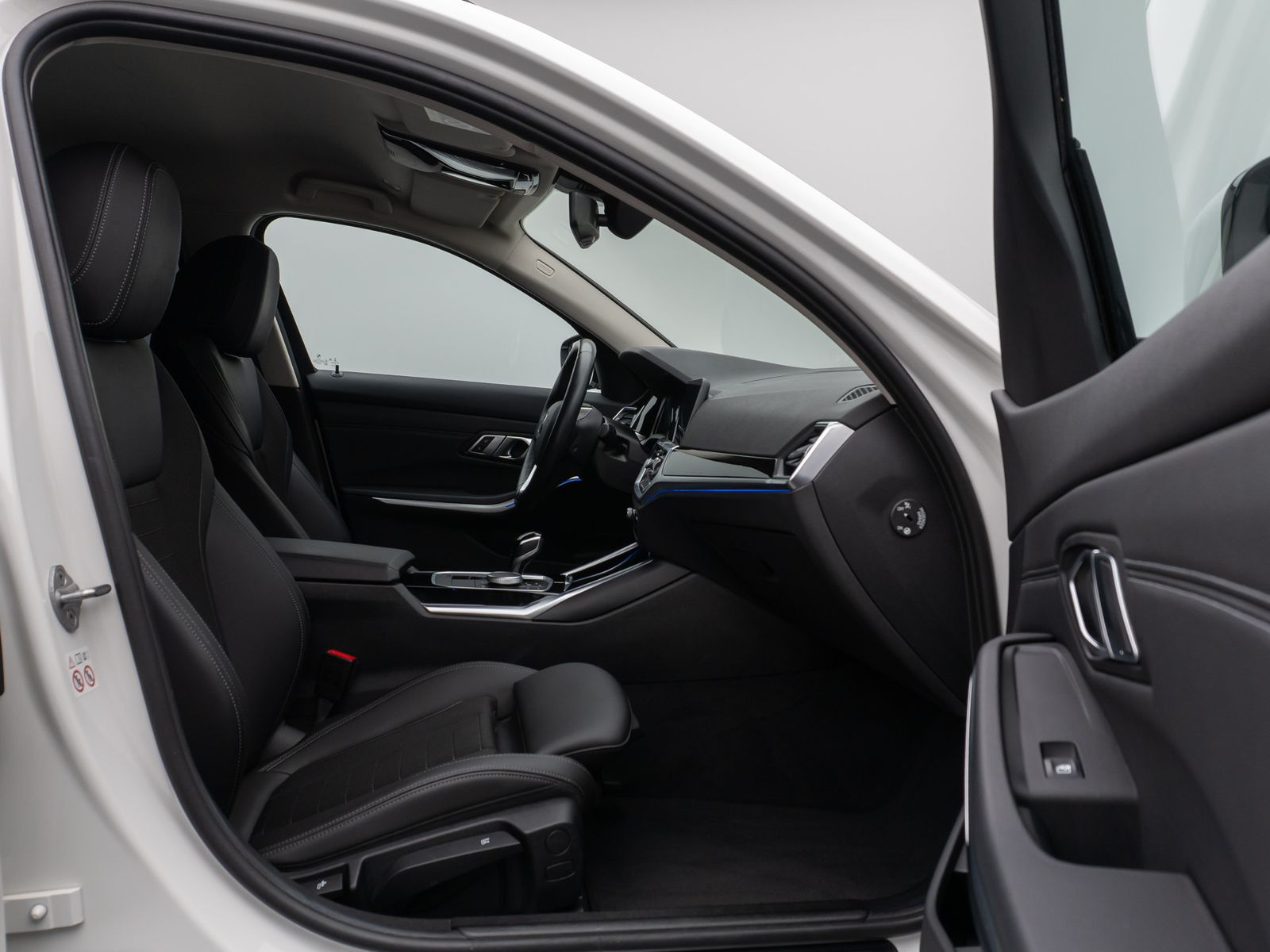 BMW 320d SportLine - Samsaru's Car Outlet