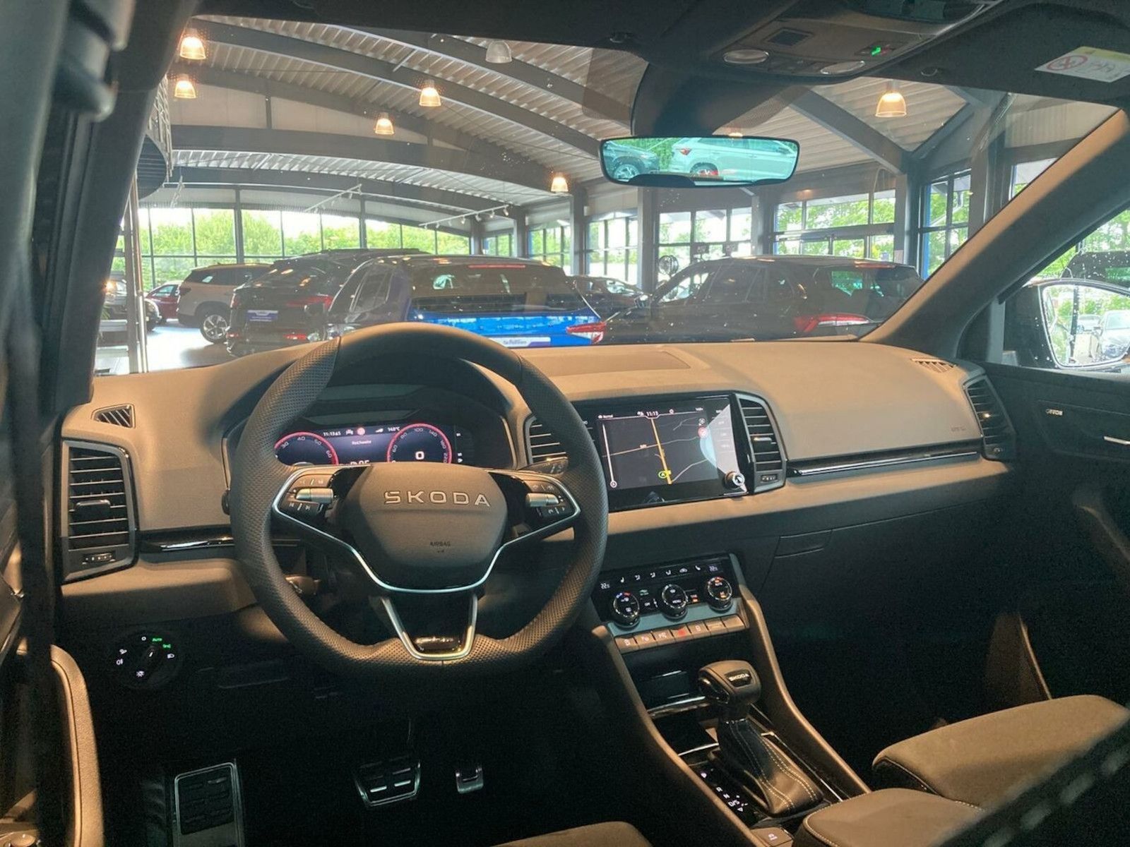 Skoda Karoq Sportline 1,5 TSI DSG*AHK*CANTON*360°*5JG