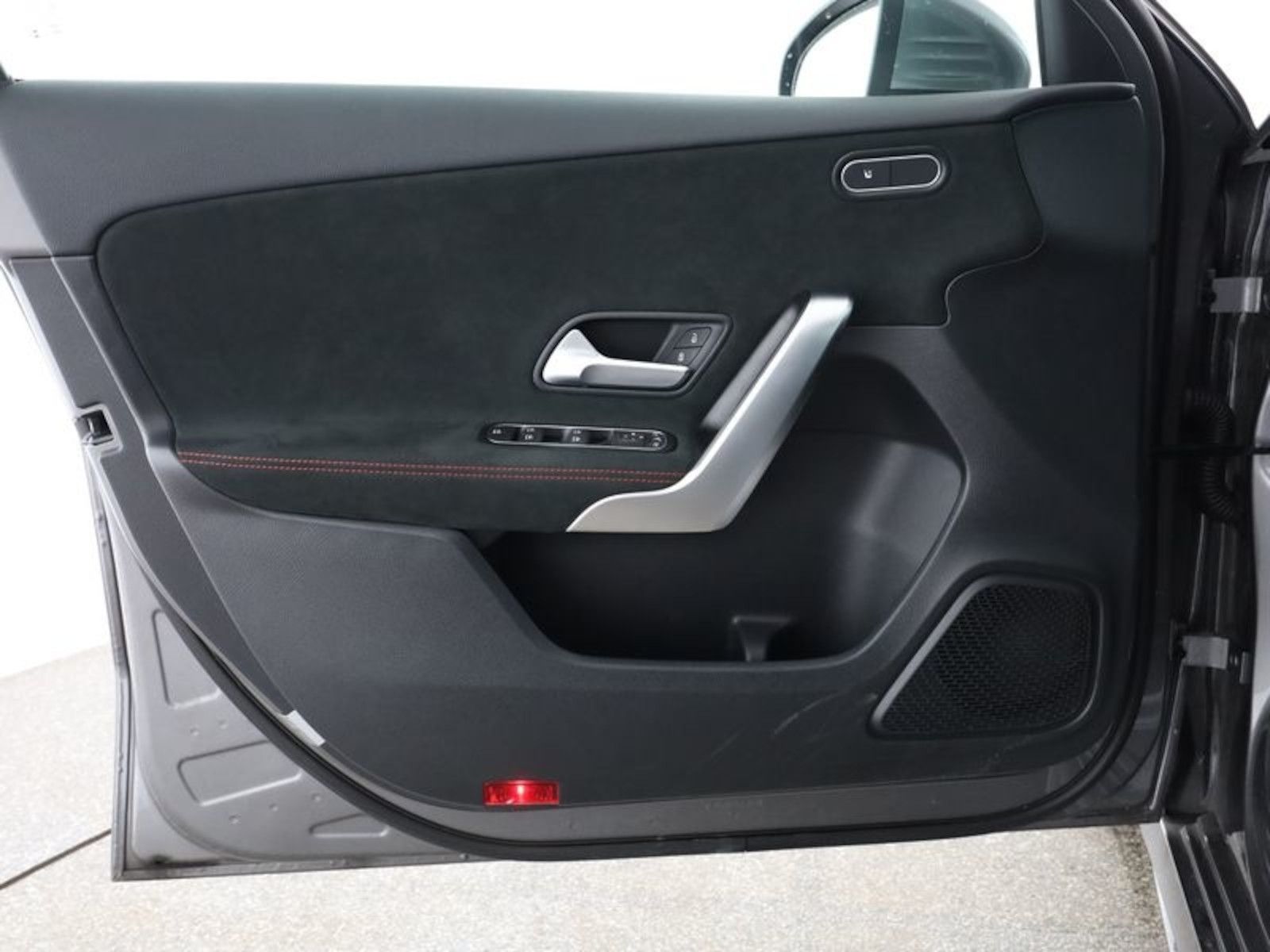Mercedes-Benz A 200 AMG-Line - Samsaru's Car Outlet