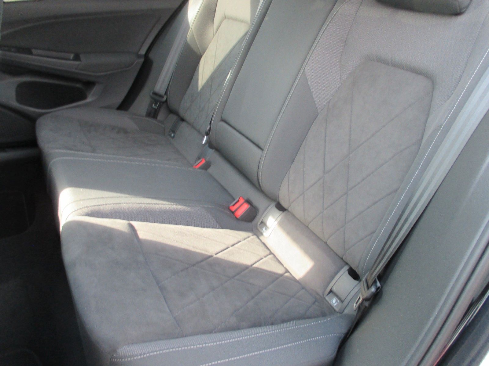 Volkswagen Golf 8 1.5 TSI Life - Samsaru's Car Outlet