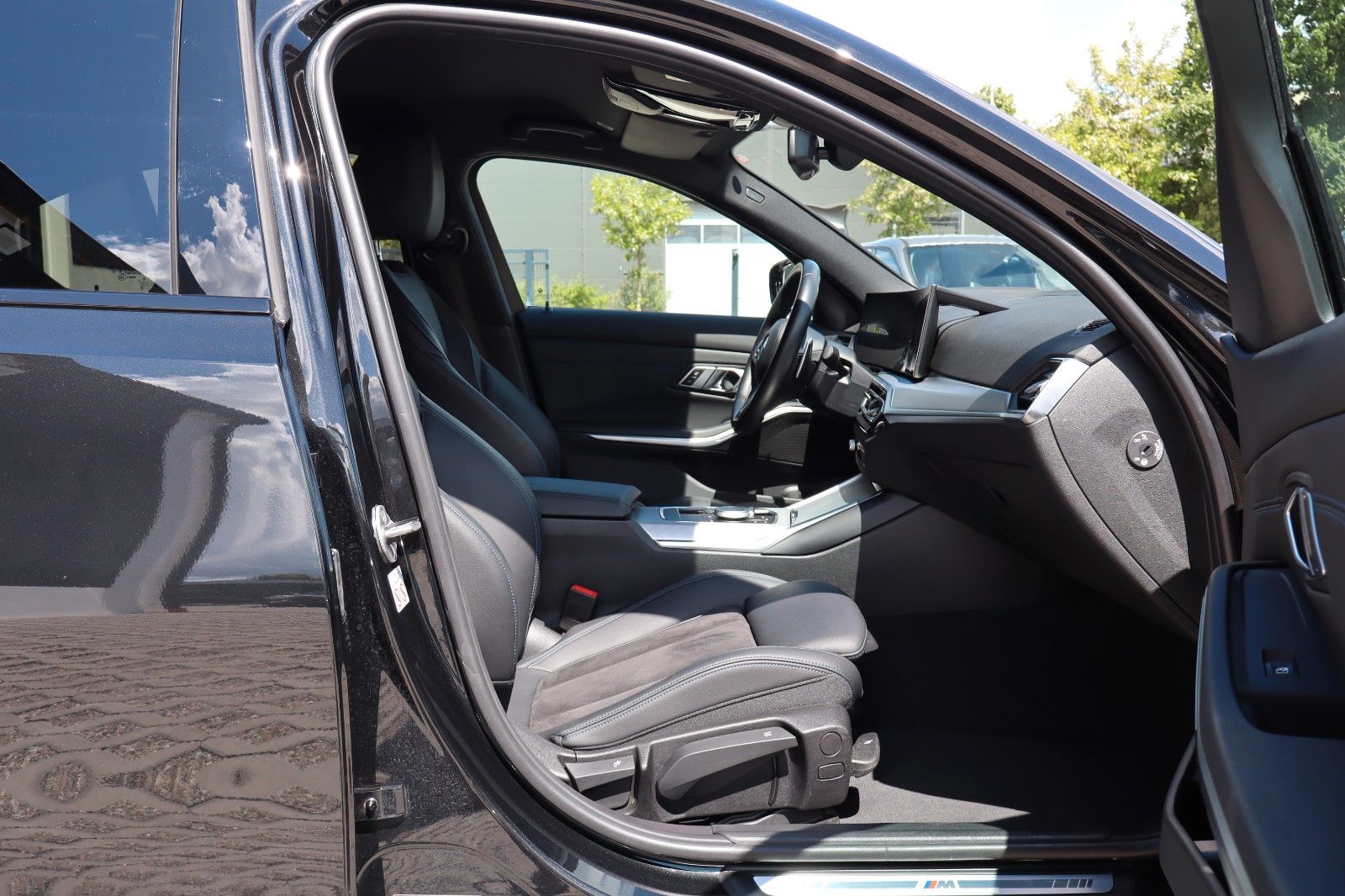 BMW 3 Lim. 320 d xDrive M Sport - Samsaru's Car Outlet