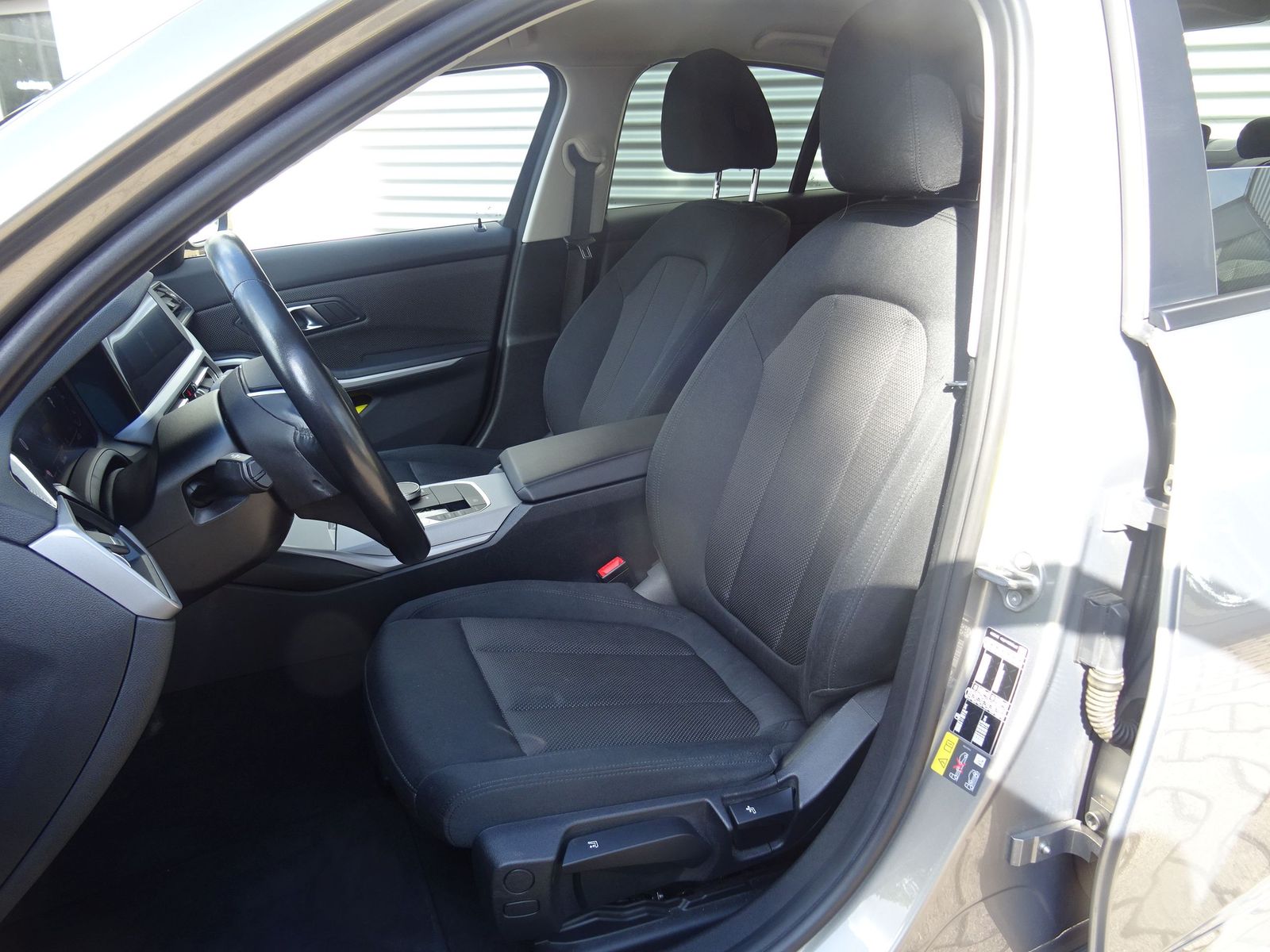 BMW 320e Lim. Advantage - Samsaru's Car Outlet