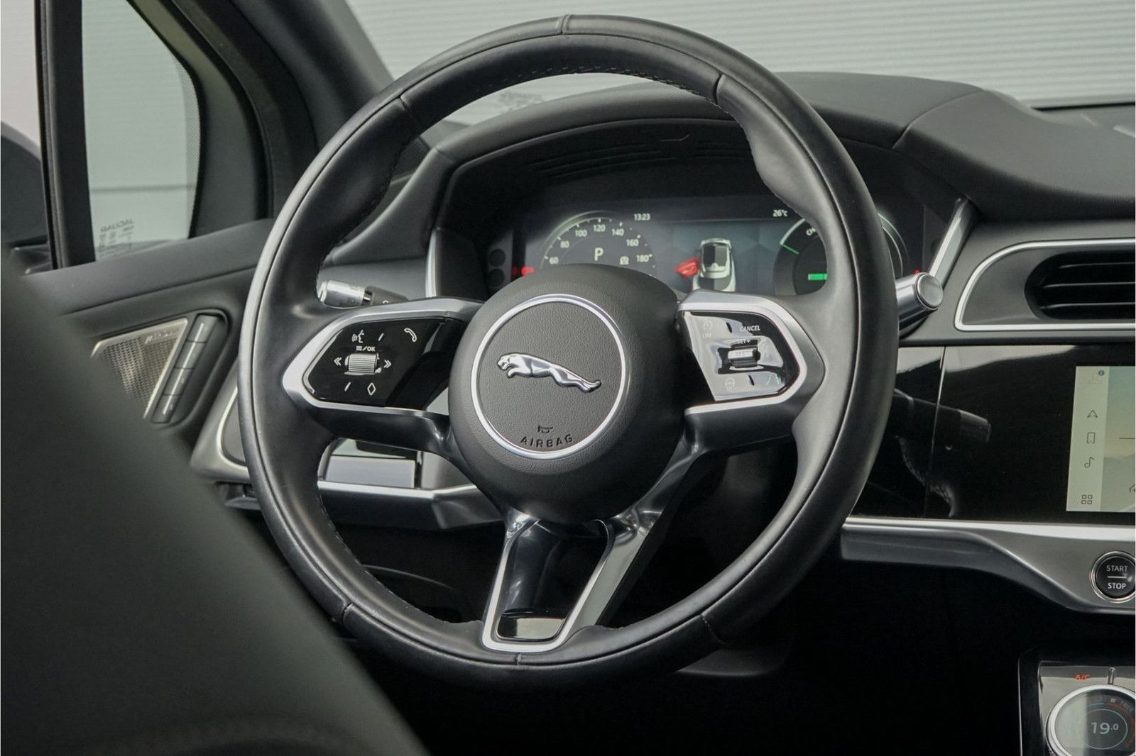 Jaguar I-Pace EV320 SE Business 90 kWh 3 Fase Laden Pan
