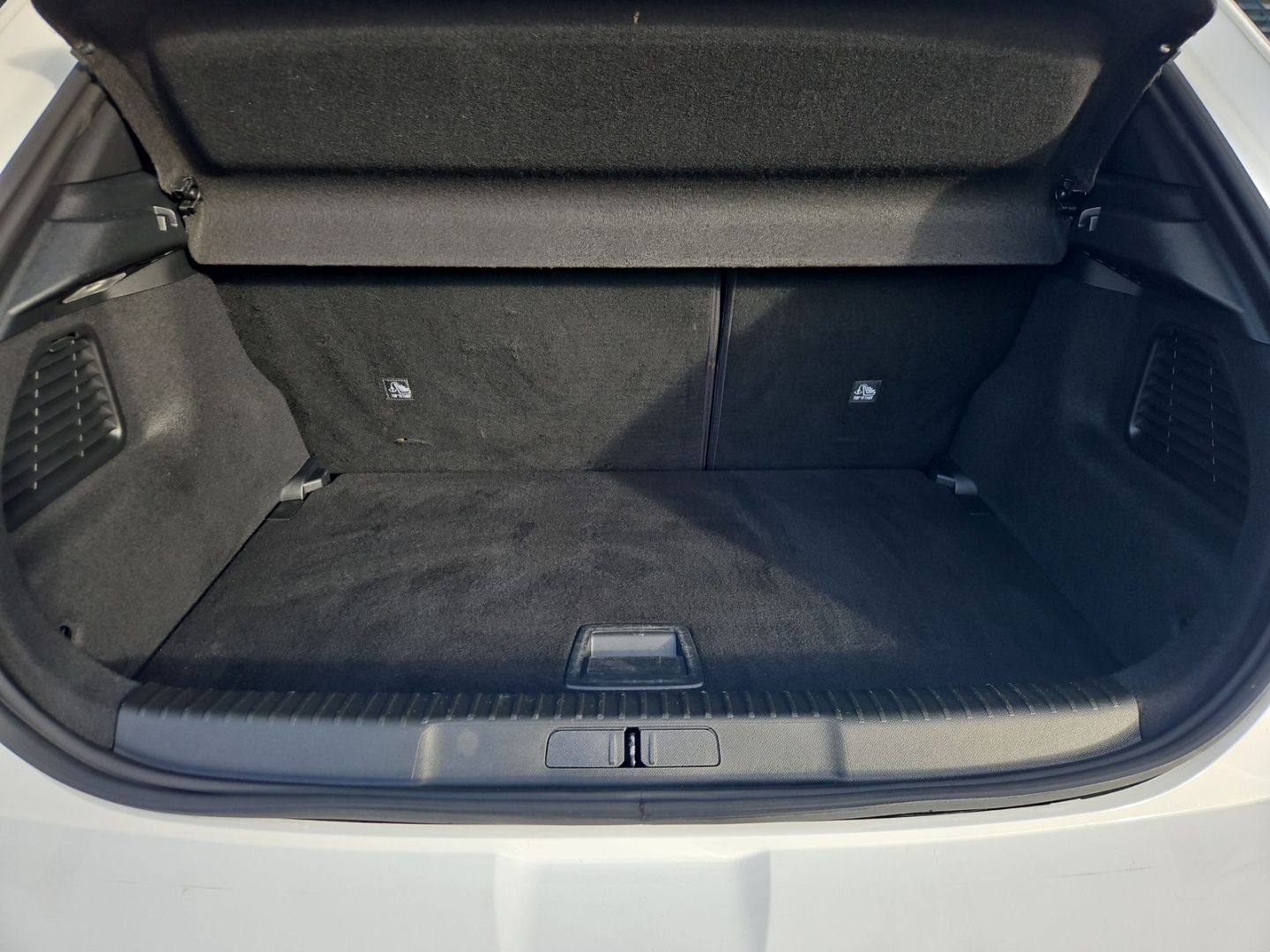 Opel Mokka-e ELEGANCE - Samsaru's Car Outlet