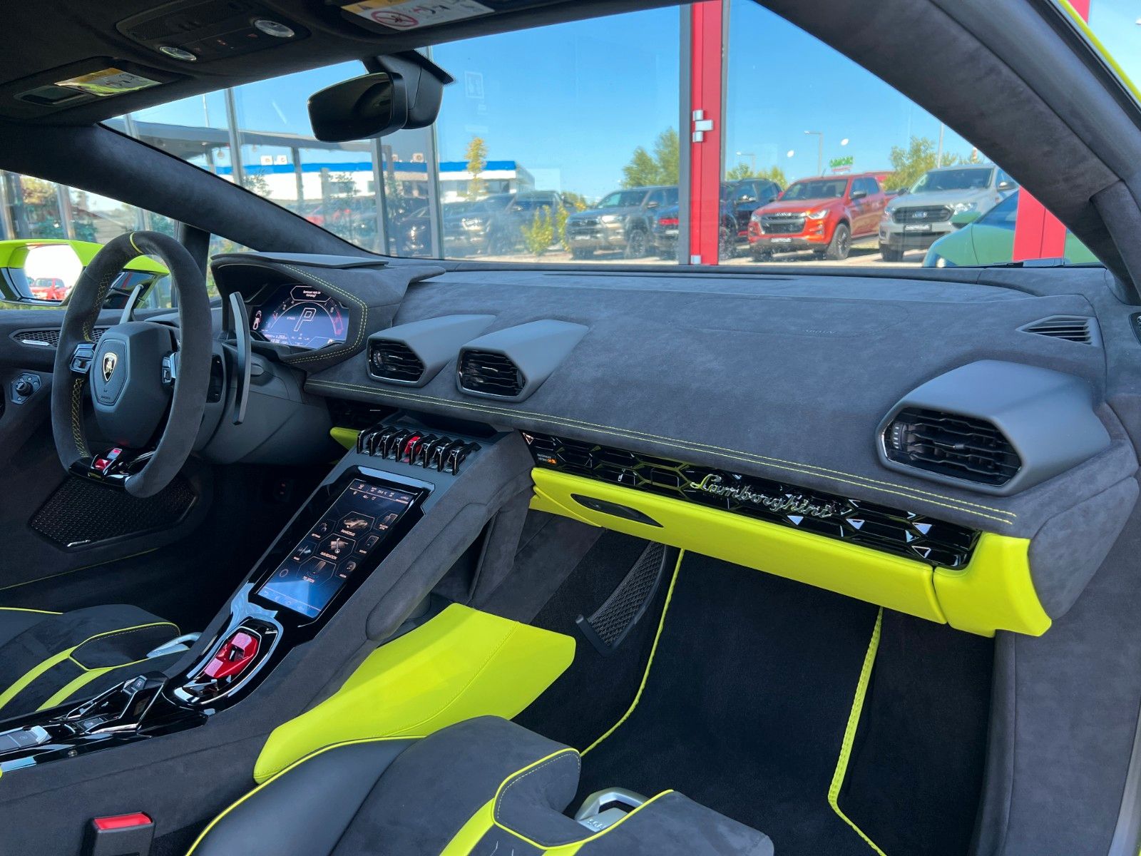 Lamborghini Huracán Tecnica - Samsaru's Car Outlet