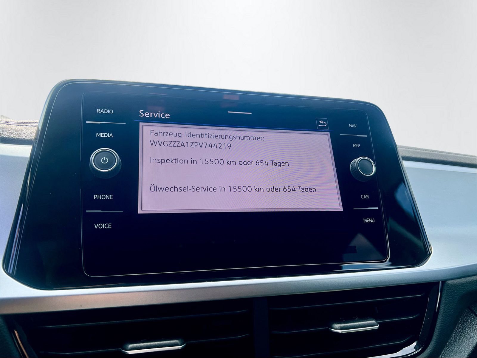 Volkswagen T-Roc LIFE - Samsaru's Car Outlet