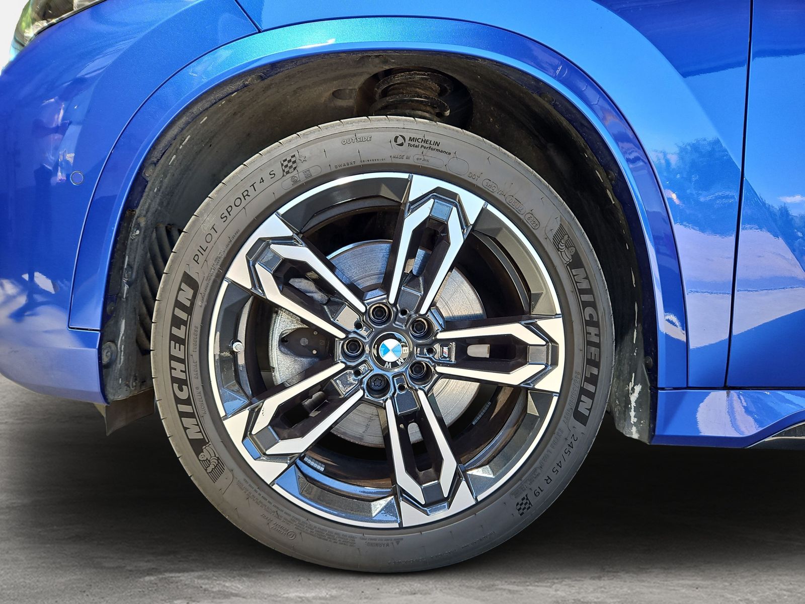 BMW X1 xDrive23i M Sportpaket - Samsaru's Car Outlet