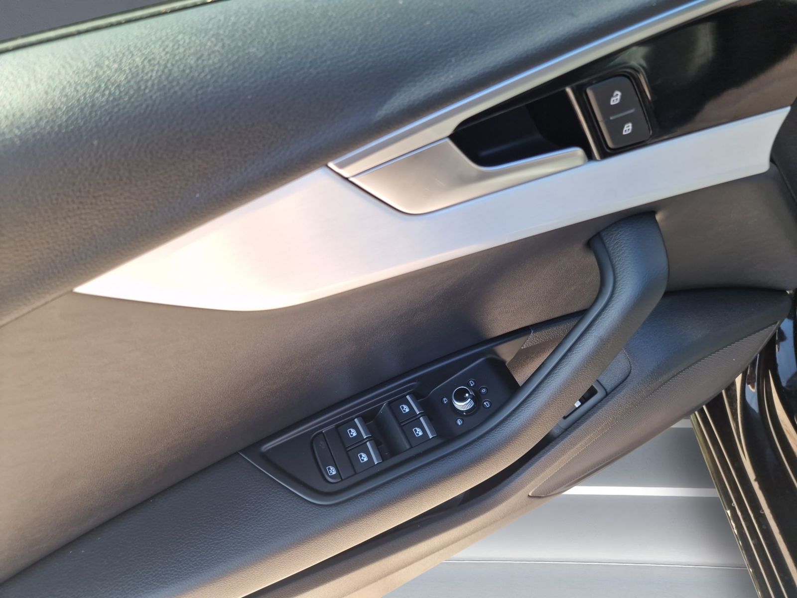 Audi A4 Avant 40 TDI S tronic S line - Samsaru's Car Outlet