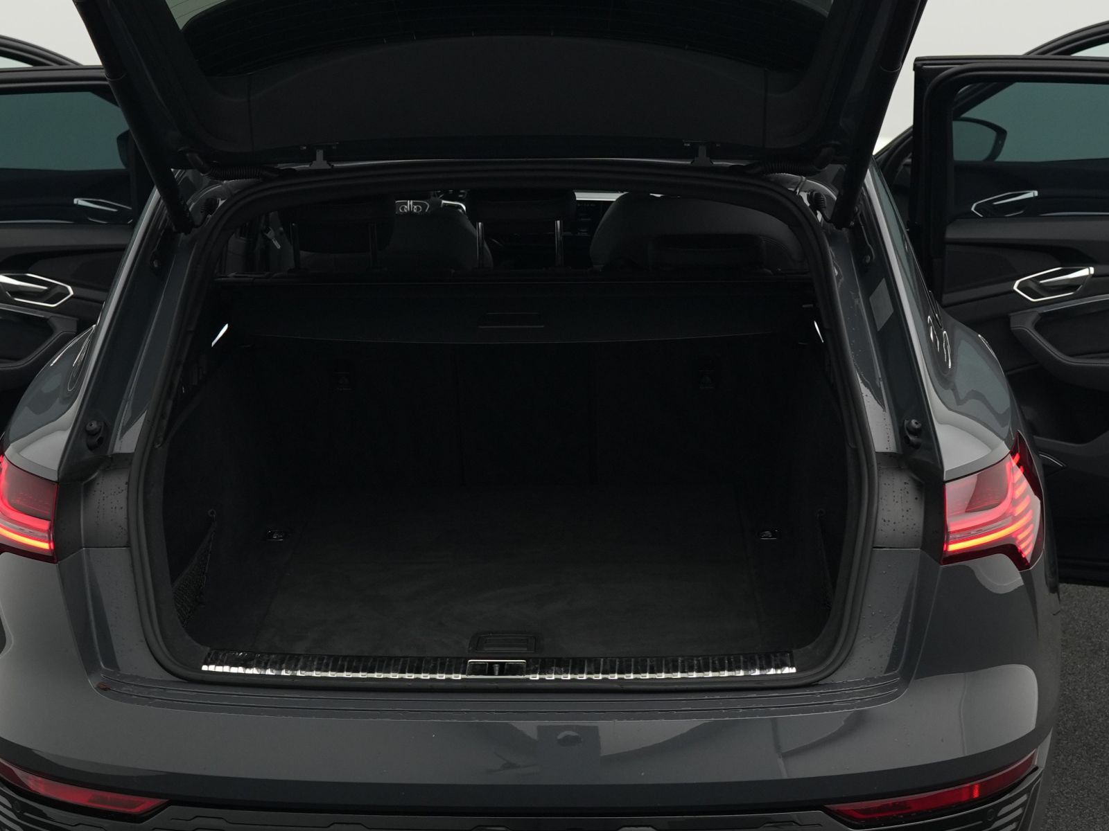 Audi Q8 e-tron 50 quattro 2x S line*Opt.schw*PANO*AHK