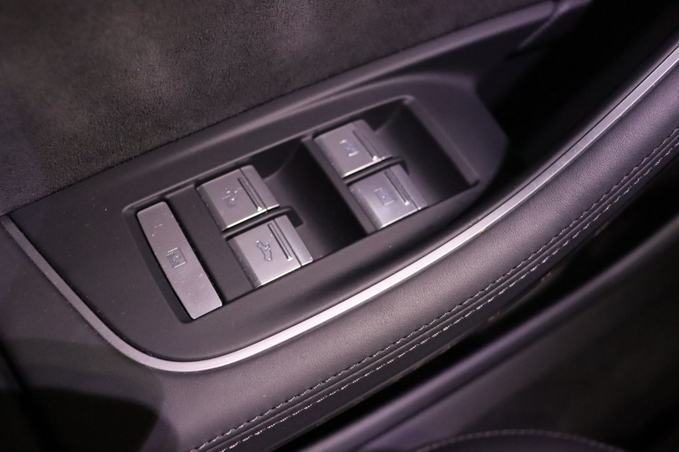 Audi A8 lang 60 TFSI e quattro S line - Samsaru's Car Outlet