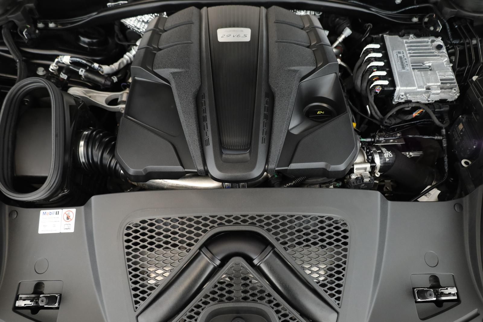 Porsche Macan S - Samsaru's Car Outlet