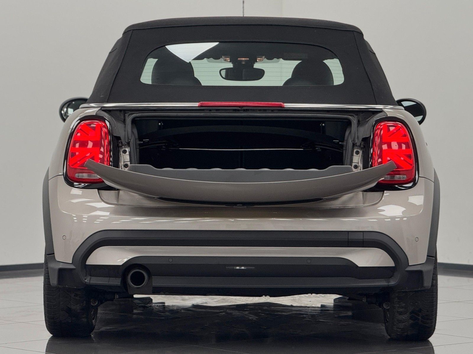 MINI Cabrio Cooper - Samsaru's Car Outlet