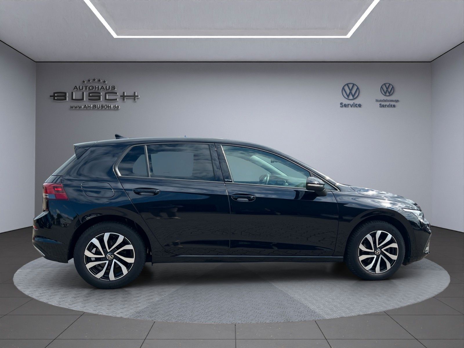Volkswagen Golf VIII Active 1.5 TSI - Samsaru's Car Outlet