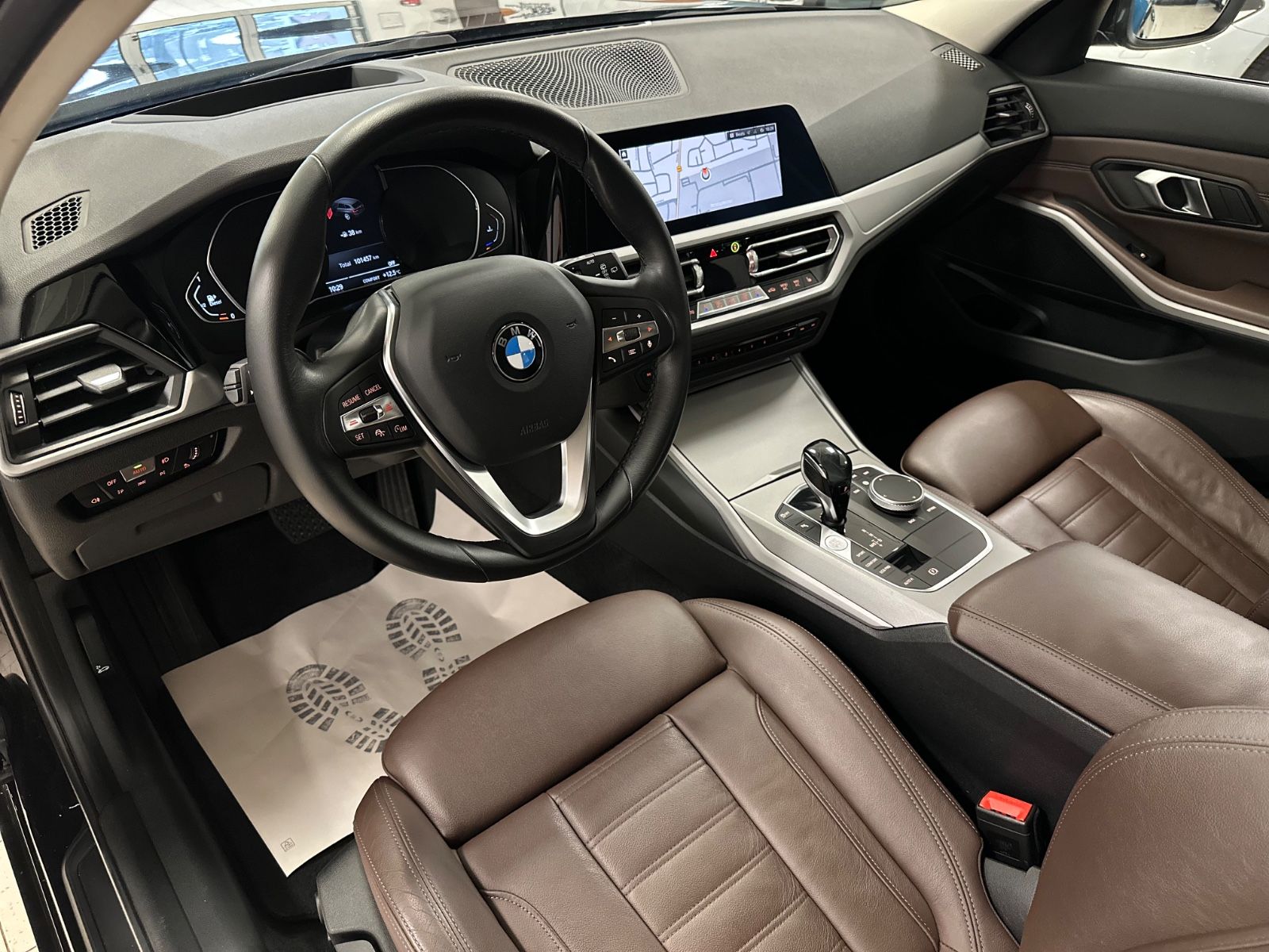 BMW 320d LivCP+ - Samsaru's Car Outlet