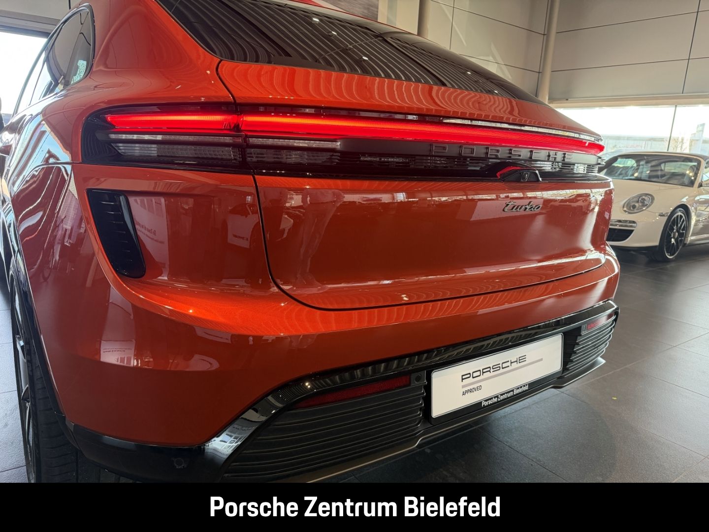 Porsche Macan Turbo HA-Lenkung InnoDrive Surround-View