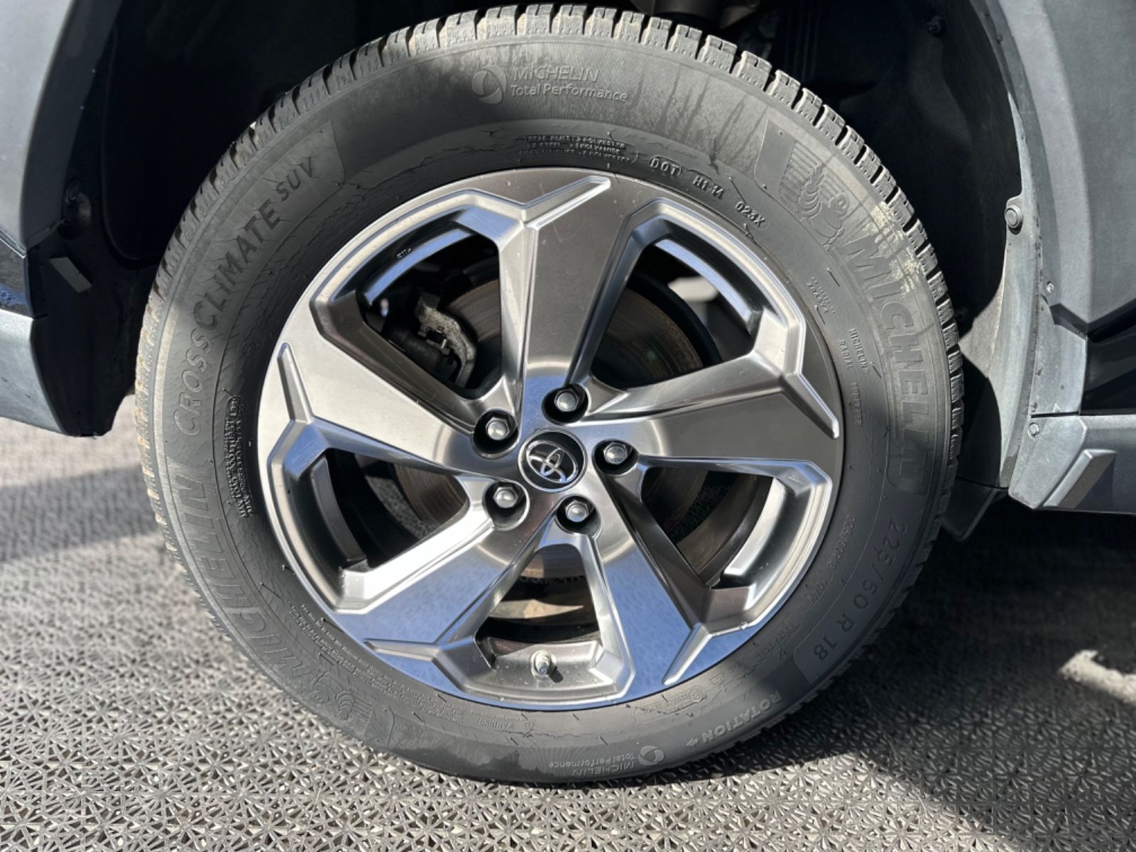 Toyota RAV 4 Hybrid - Samsaru's Car Outlet