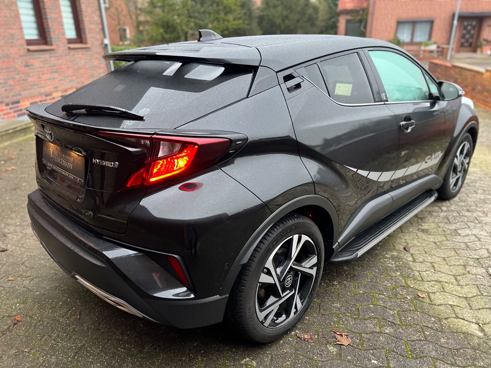 Toyota C-HR 2.0 Hybrid - Samsaru's Car Outlet