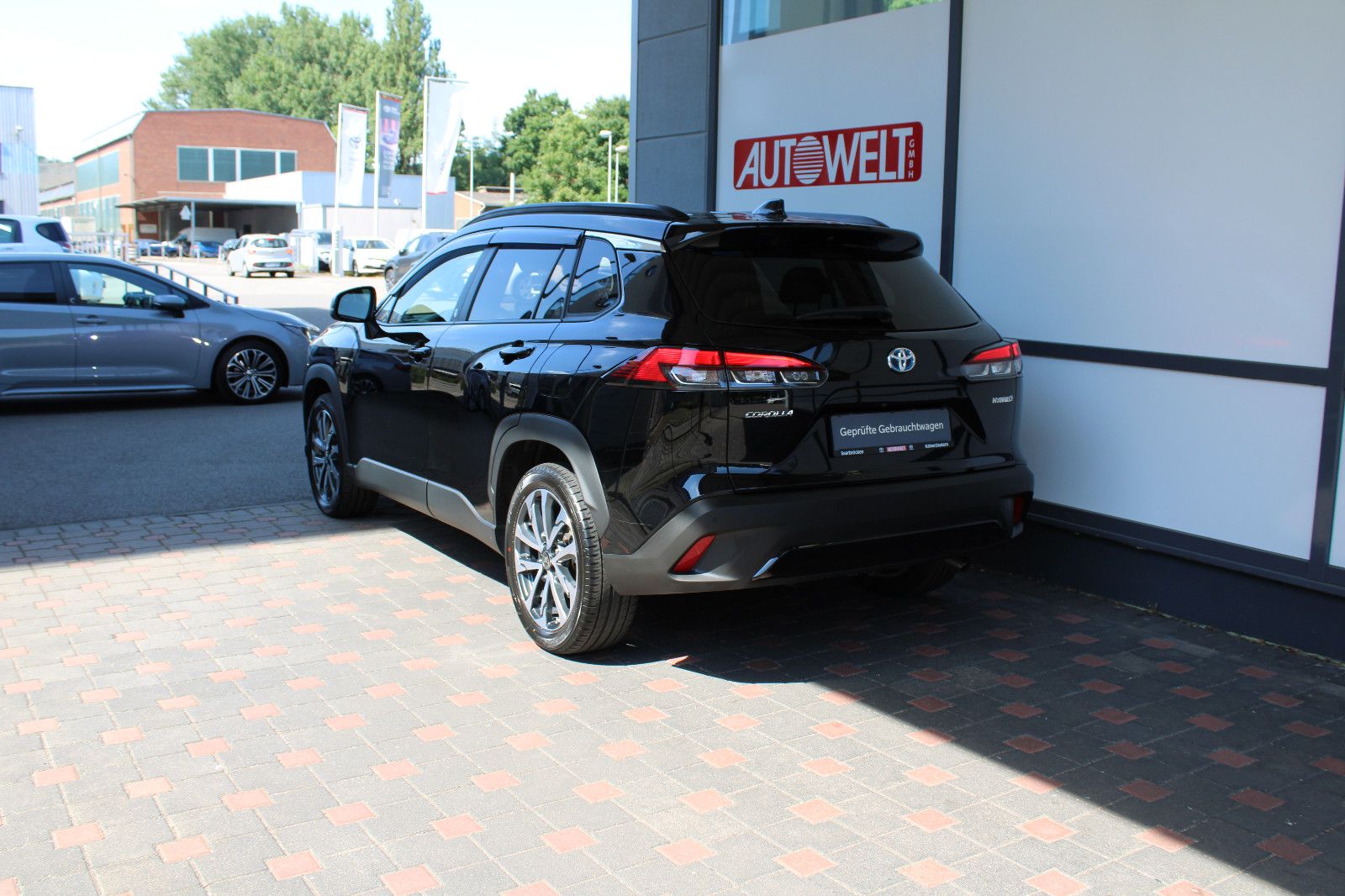 Toyota Corolla Cross 2.0 Hybrid AWD - Samsaru's Car Outlet