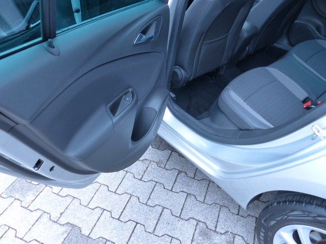 Opel Astra K Sports Tourer BusinessElegance - Samsaru's Car Outlet
