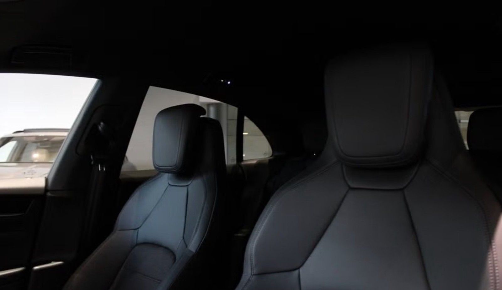 Porsche Macan Electric BOSE*AHK*L-HEIZBAR