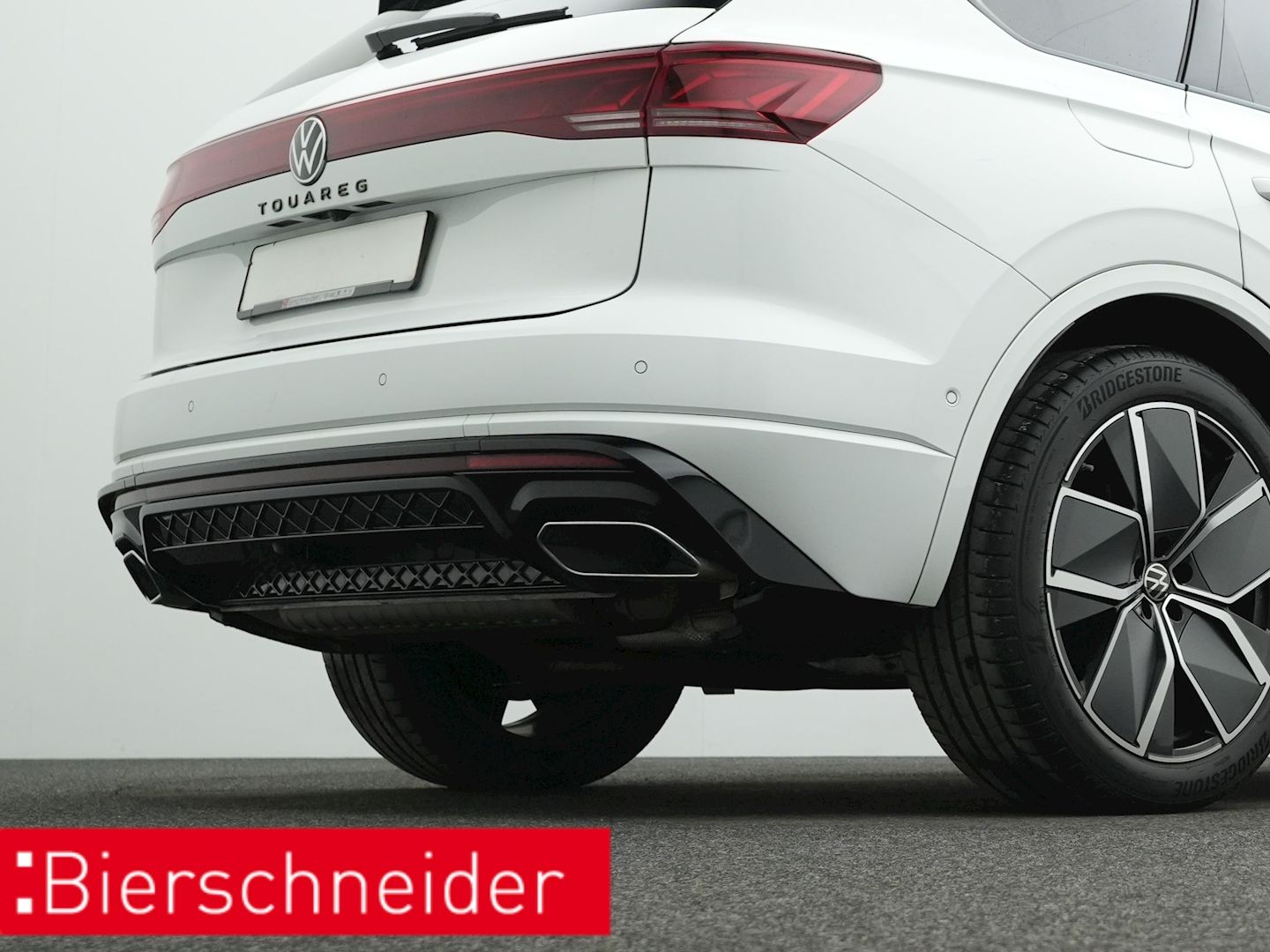 Volkswagen Touareg 3.0 TDI R-line BLACK-STYLE - Samsaru's Car Outlet