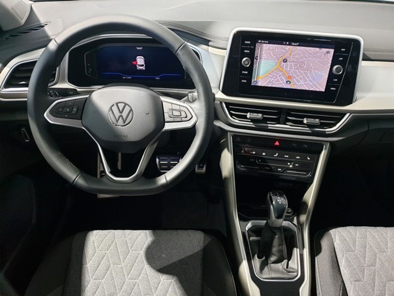 Volkswagen T-Roc 1.5 TSI Move DSG - Samsaru's Car Outlet