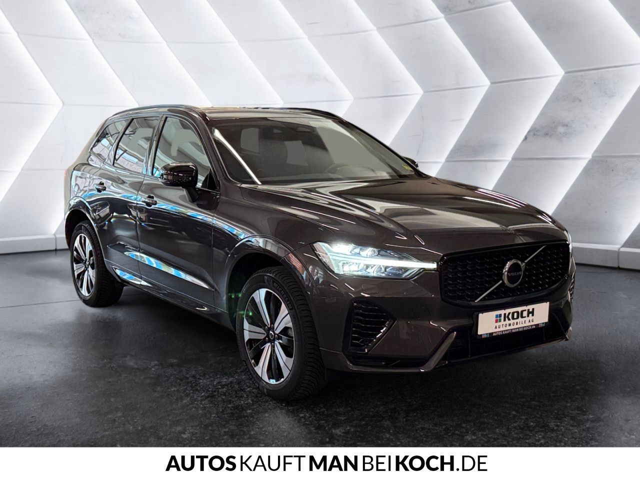 Volvo XC60 T6 Recharge AWD Plus Dark AHK PANO STDHz!