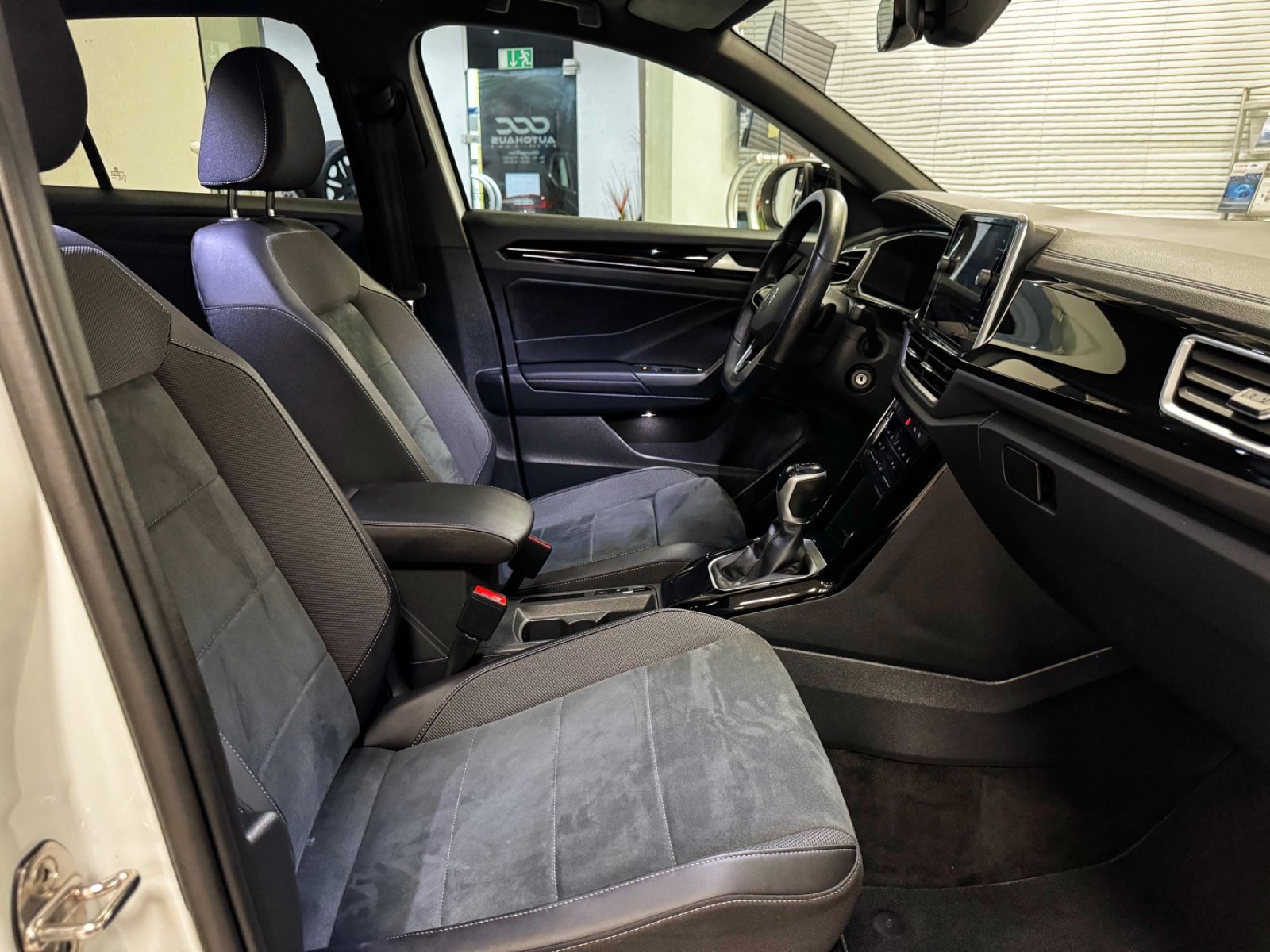 Volkswagen T-ROC 2.0TDI R-Line - Samsaru's Car Outlet