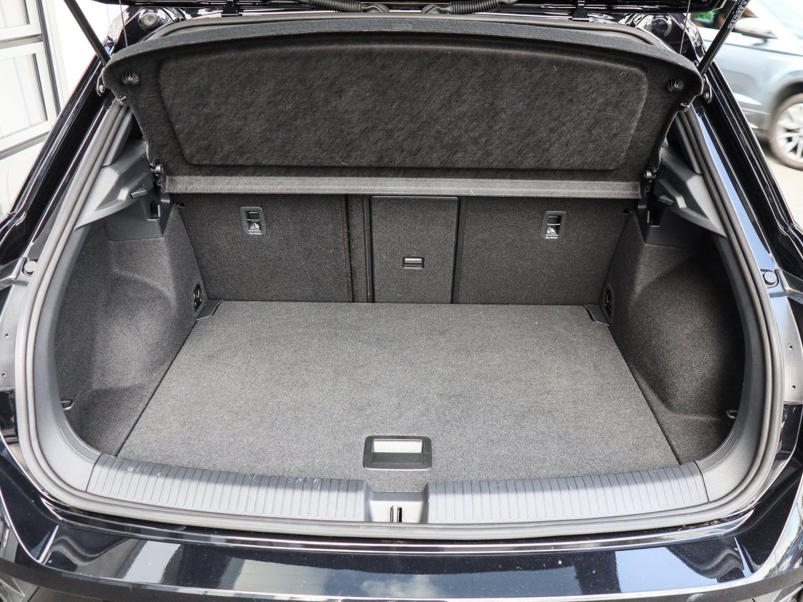 Volkswagen T-Roc R-Line 1.5 TSI - Samsaru's Car Outlet