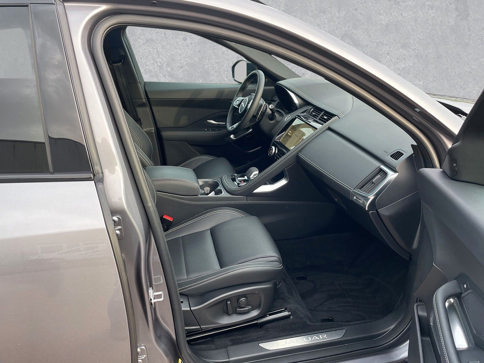 Jaguar E-Pace P250 AWD R-DYNAMIC SE  ACC LED