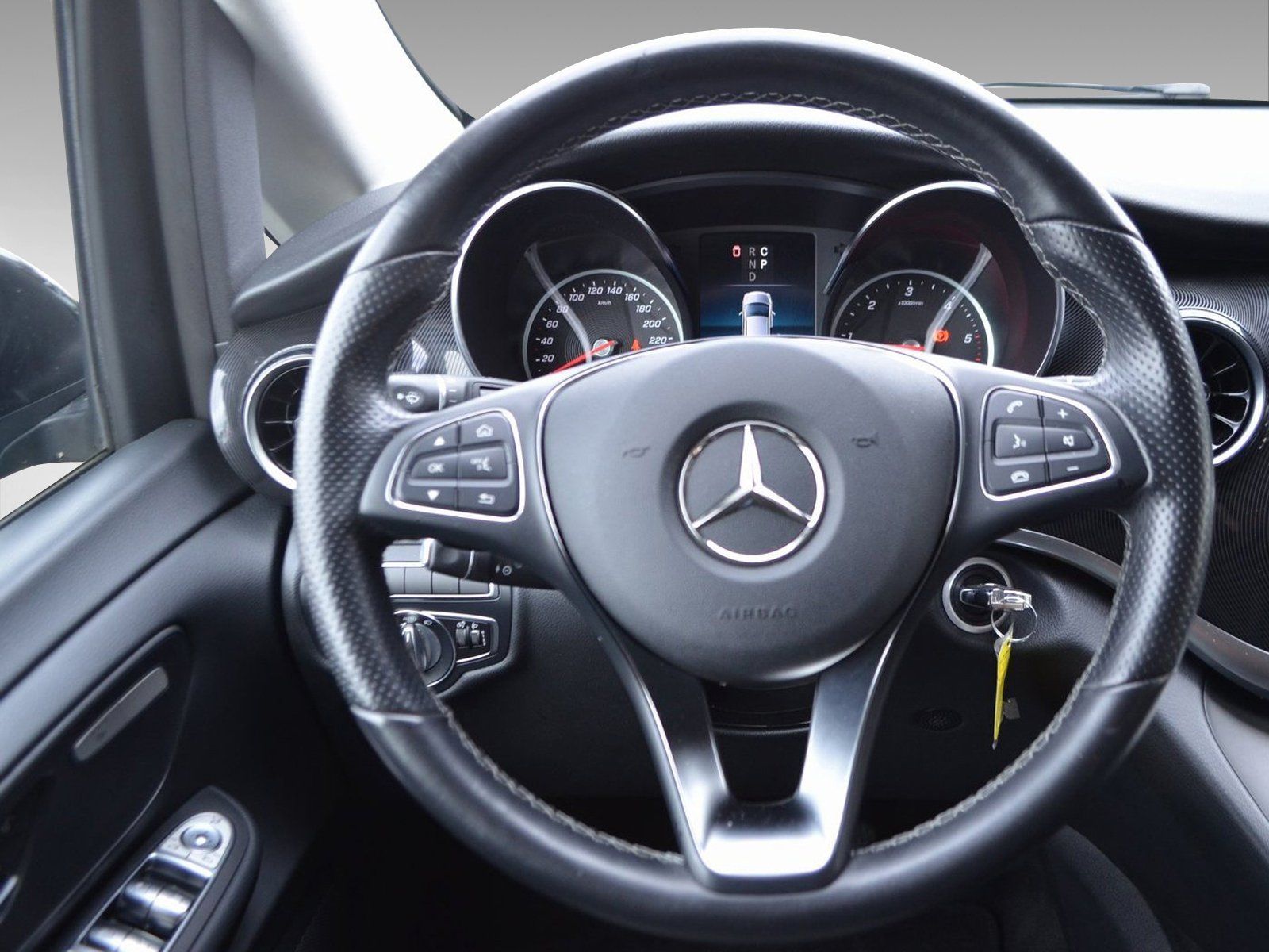 Mercedes-Benz V 220 d 4M EDITION - Samsaru's Car Outlet
