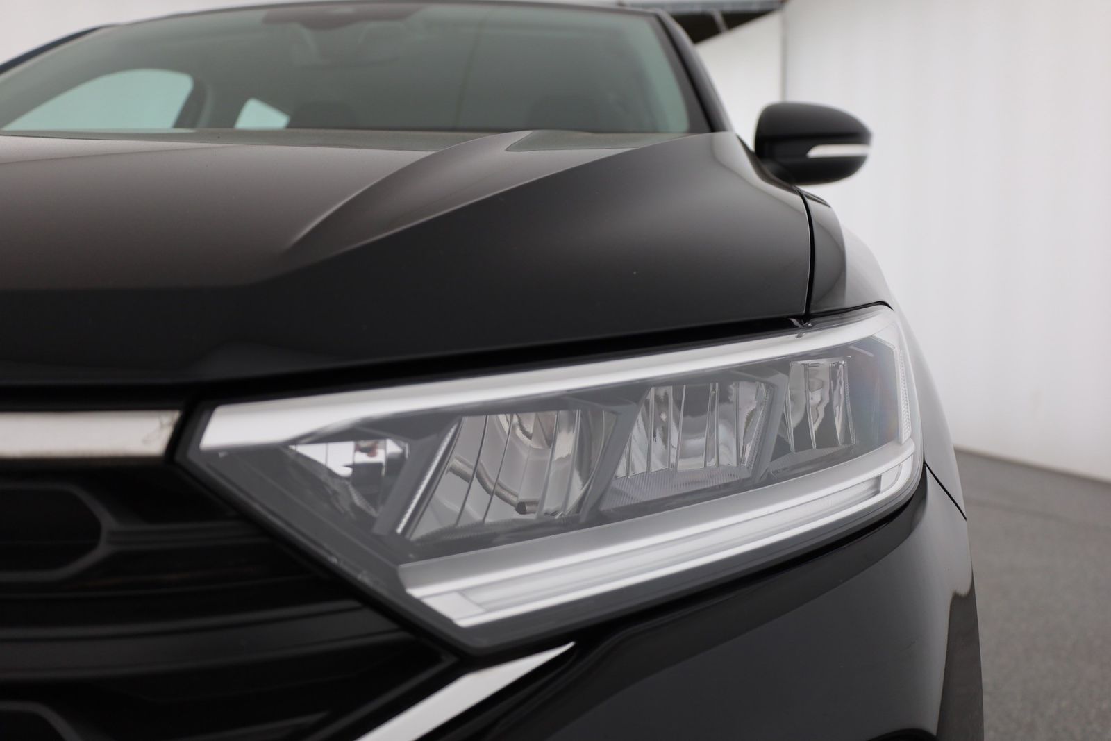 Volkswagen T-Roc 1.5 TSI DSG - Samsaru's Car Outlet
