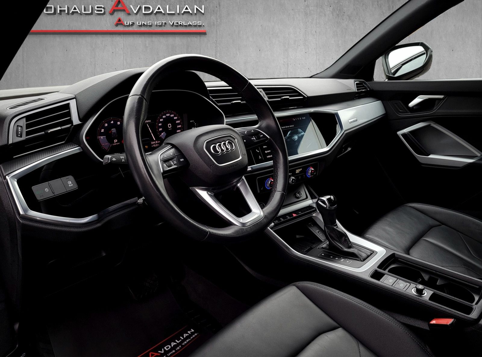 Audi Q3 45 TFSI qu. advanced - Samsaru's Car Outlet
