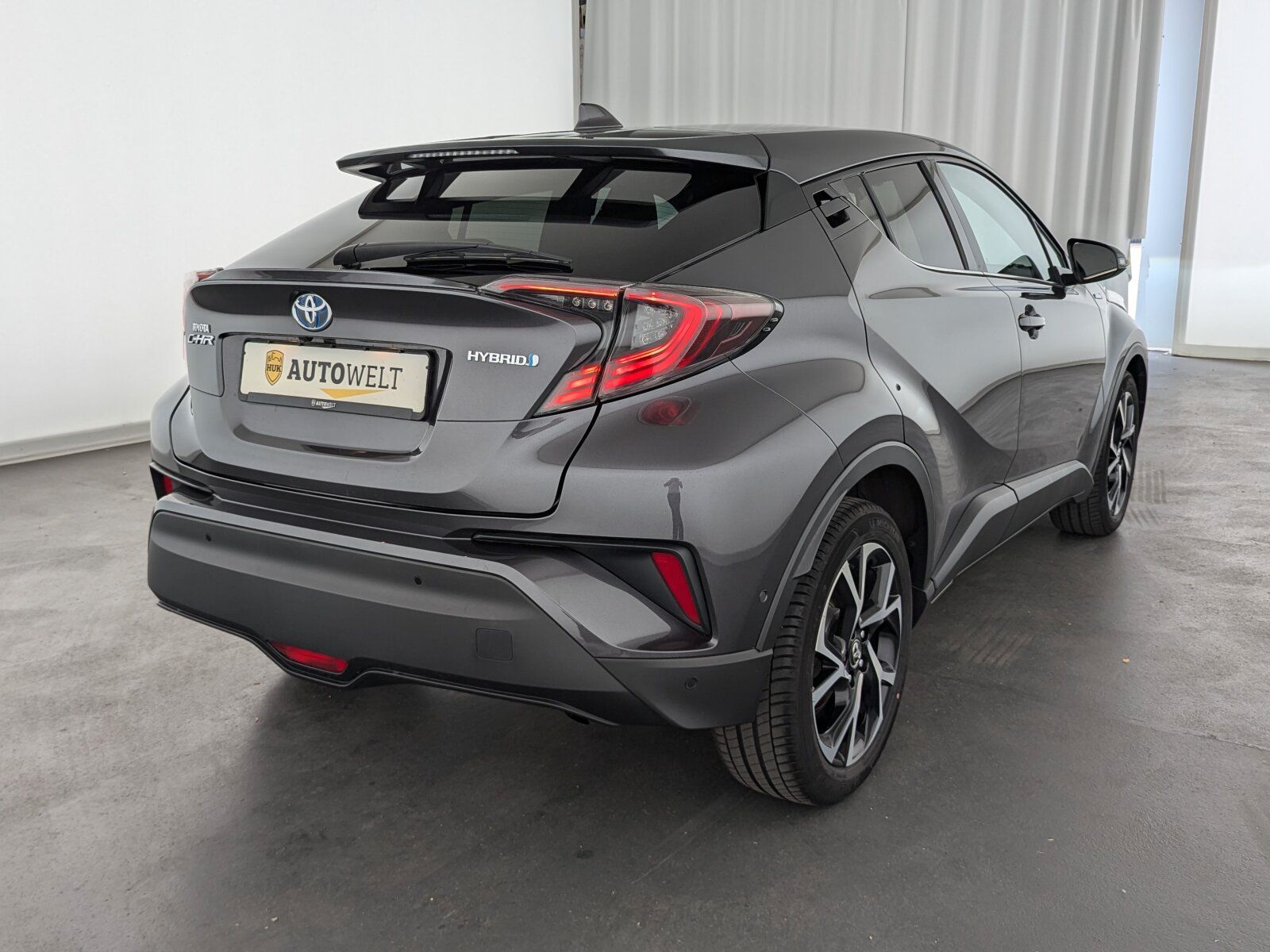 Toyota C-HR 1.8 Hybrid Club - Samsaru's Car Outlet