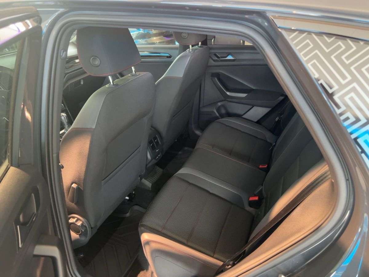 Volkswagen T-Roc 1.5 TSI Sport - Samsaru's Car Outlet