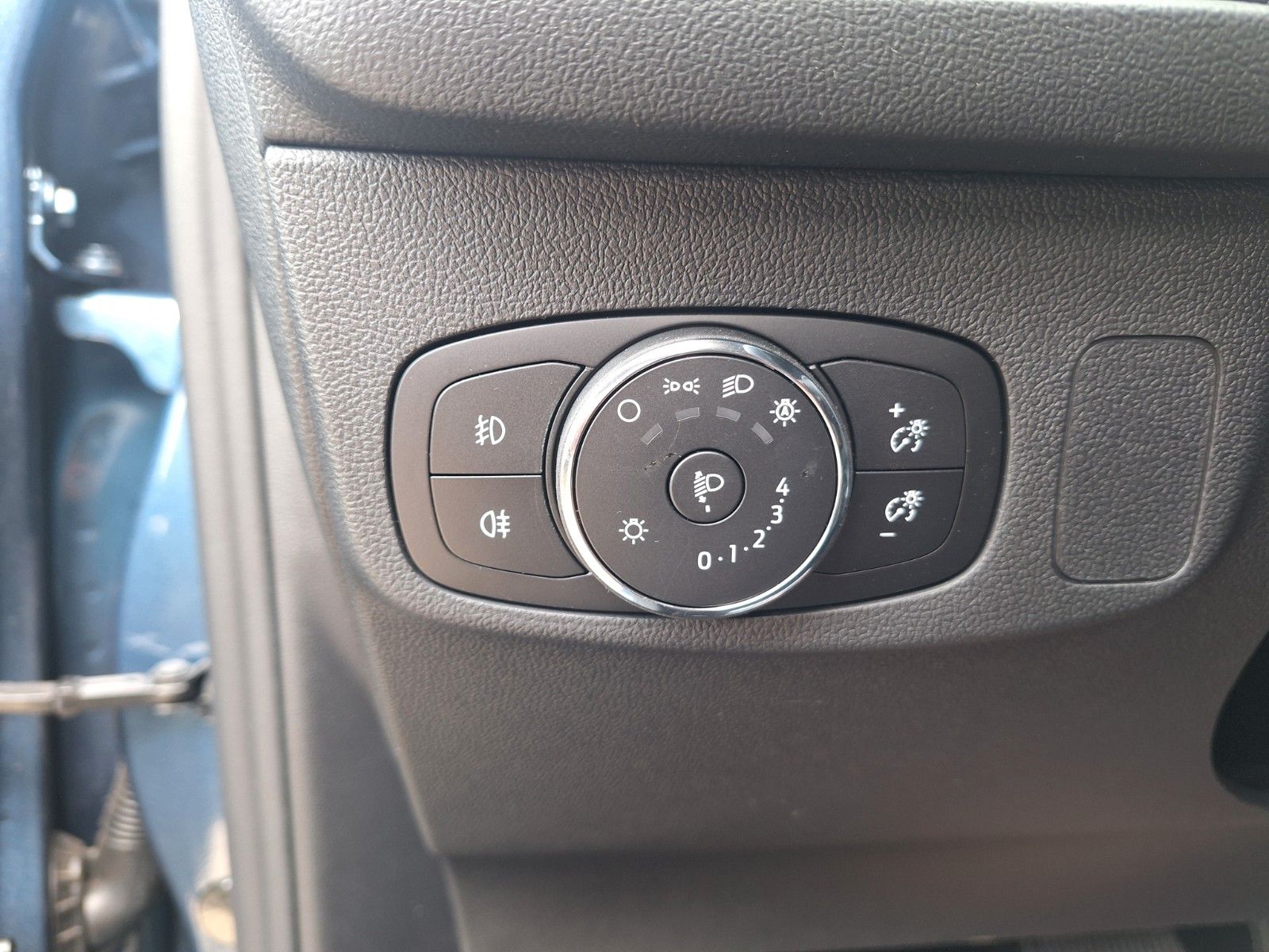 Ford Focus Turnier ST-Line X AHK NAVI LED PDC RFK LMF