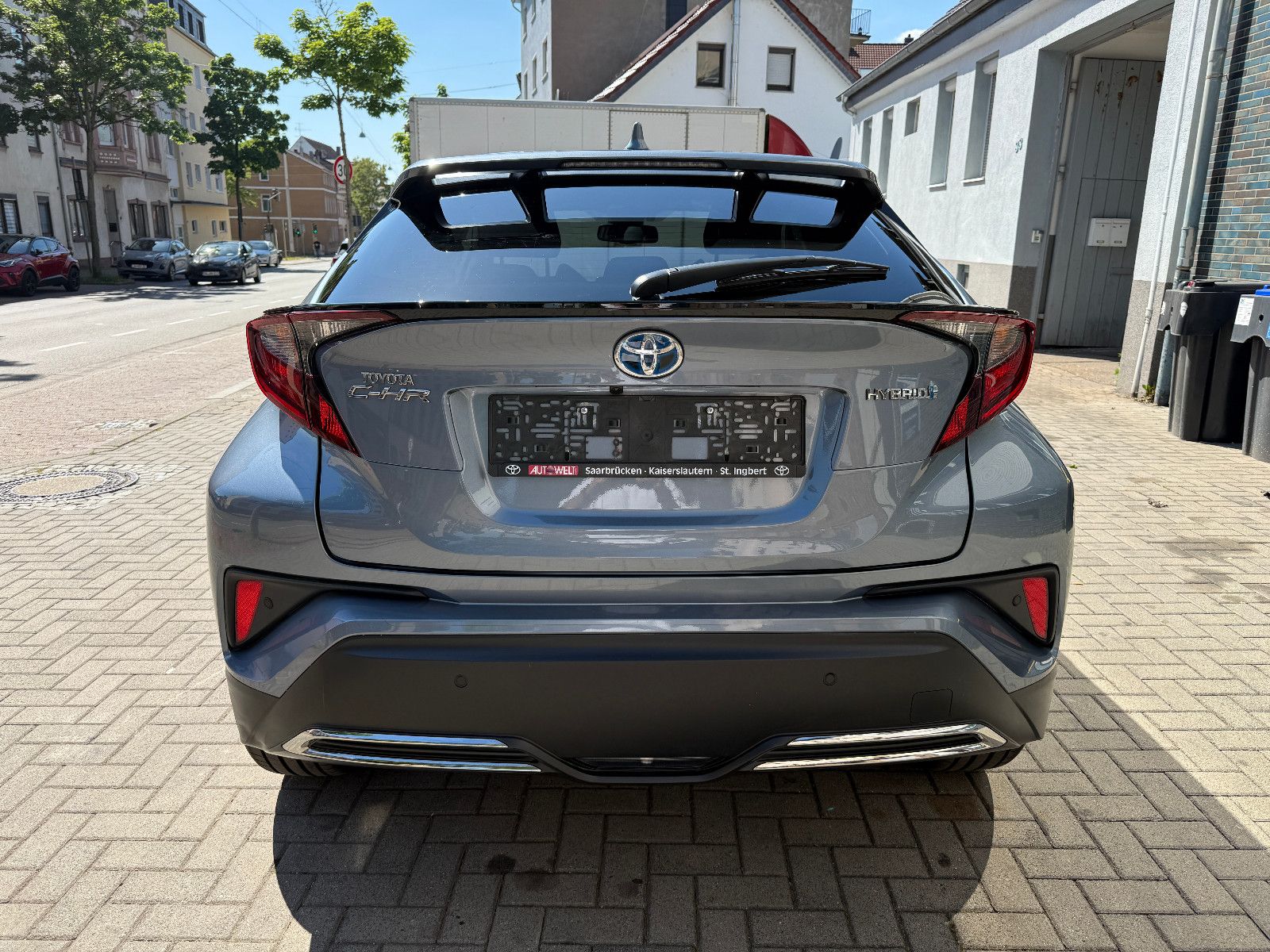 Toyota C-HR Hybrid 2.0 Team - Samsaru's Car Outlet