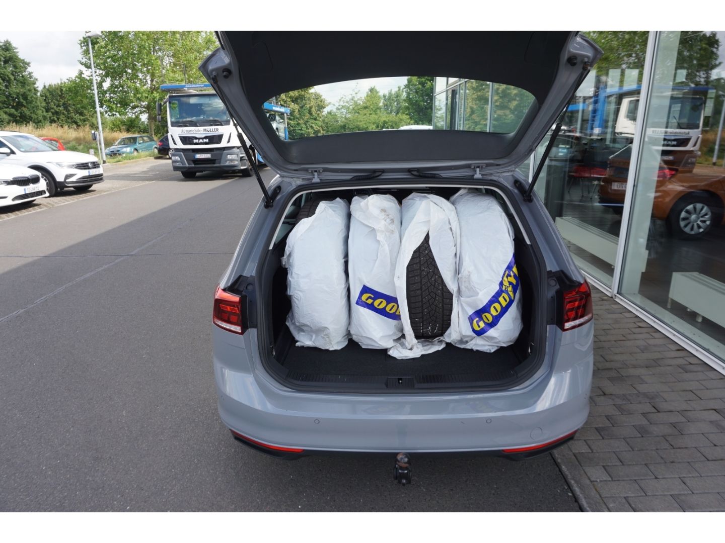 Volkswagen Passat 1.5TSI-DSG - Samsaru's Car Outlet