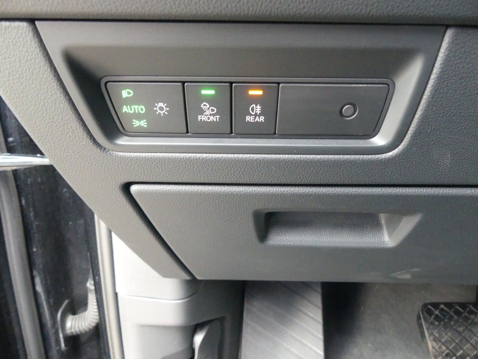 Volkswagen Touareg Elegance 4Motion - Samsaru's Car Outlet