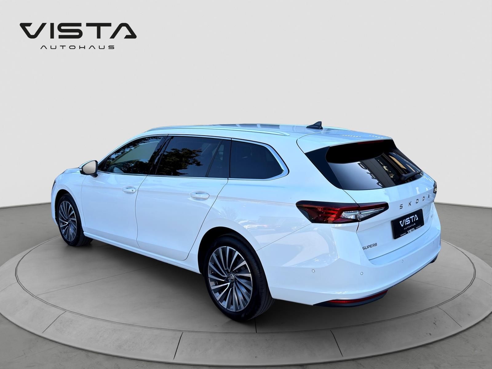 Skoda Superb 4x4 L&K*STHZ*AHK*360*ACC*HUD*LEDER*CANTON