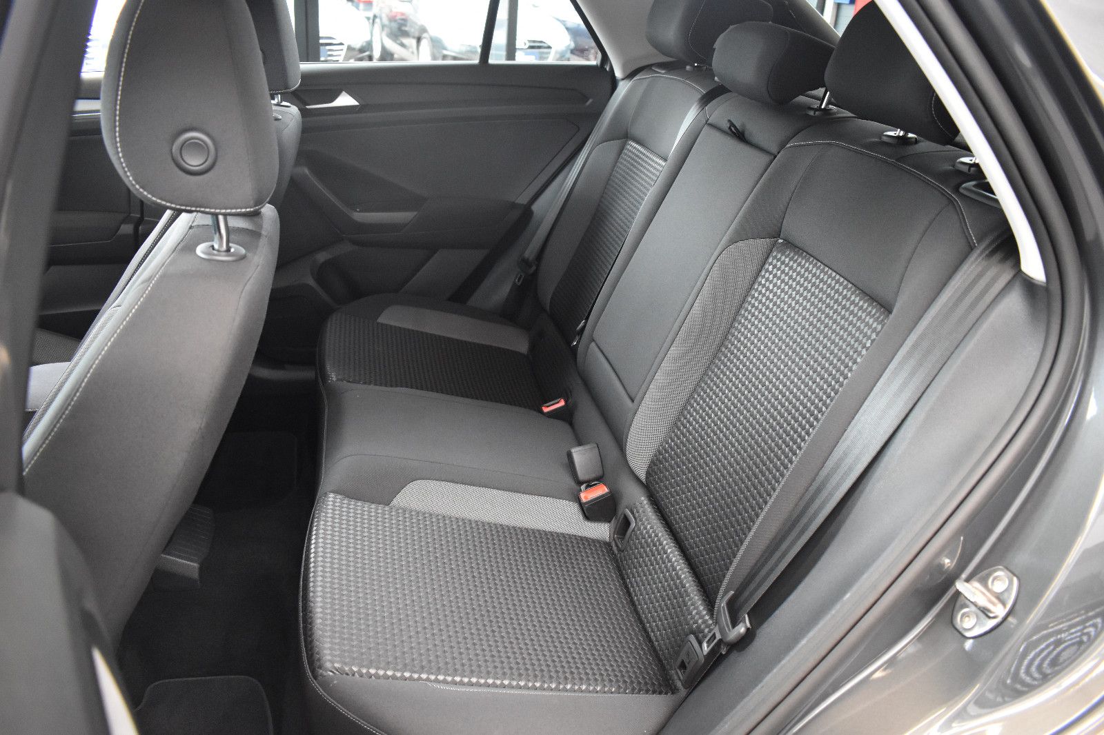 Volkswagen T-Roc 2.0TDI DSG Active - Samsaru's Car Outlet