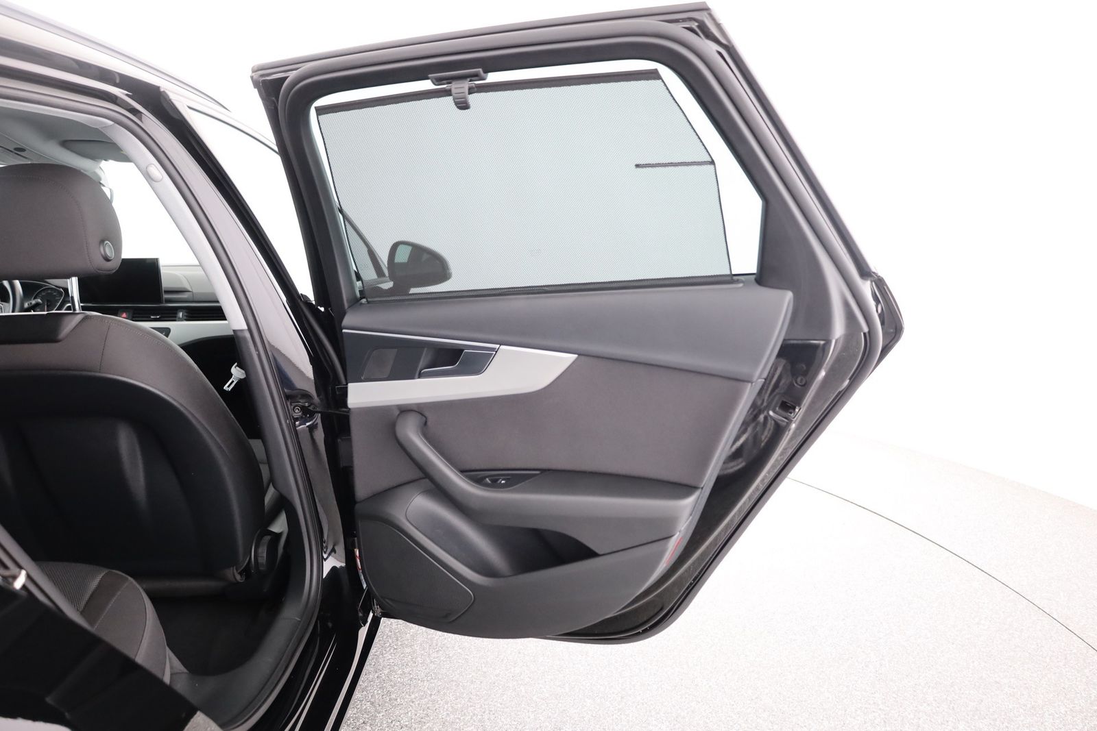 Audi A4 Avant 30 TDI S-Tronic - Samsaru's Car Outlet